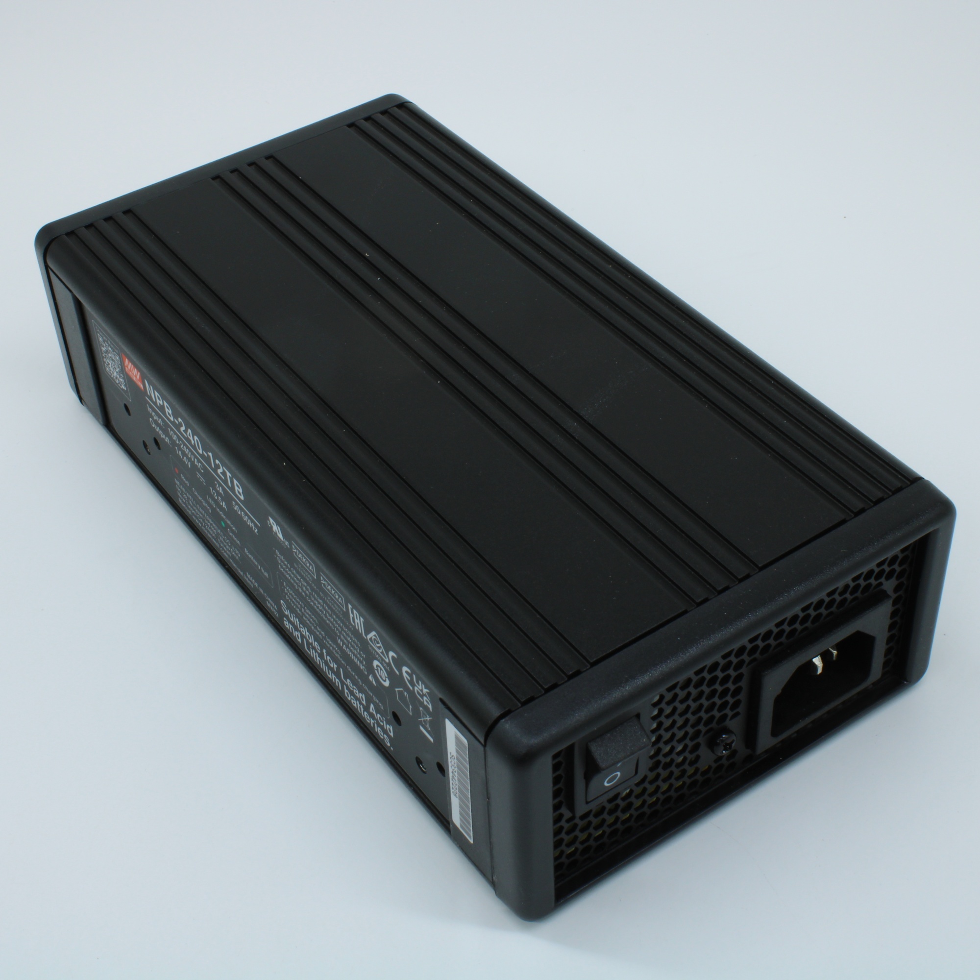 NPB-240-12TB - AC/DC зарядное устройство, 14.4V/13.5A, вход 90…264VA C, 47…63Гц /127…370В DC, изоляция 3000В AC, PFC, для свинцовых (обслуживаемых, гелевых, AGM) и Li-ion (Fe, Mn), 2/3 стадии заряда, 182.7*96*49мм, -30…+70°С