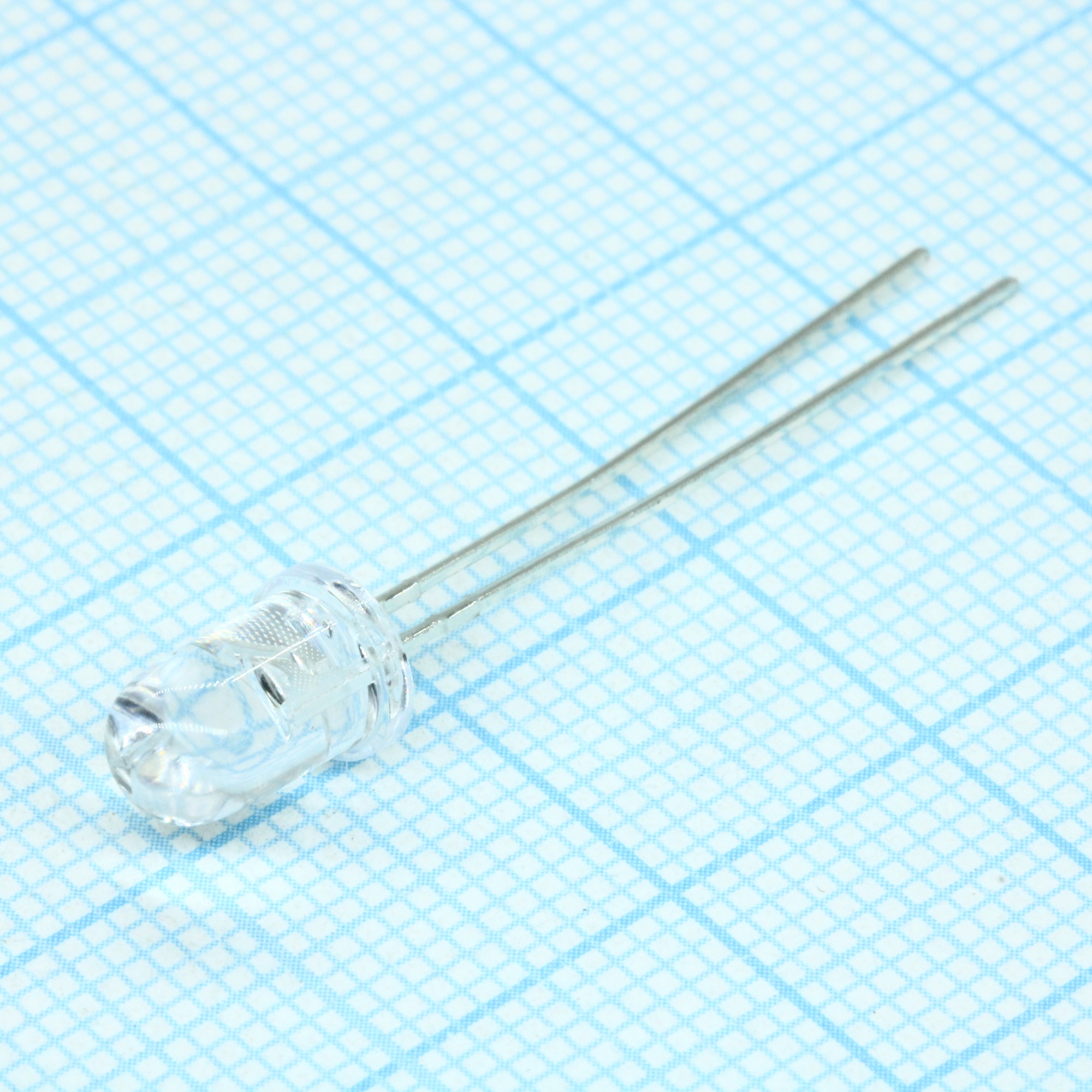 L-7113SRC-DW - Светодиод 5мм/красный/640нм/1600-1800мкд/прозрачный/20°