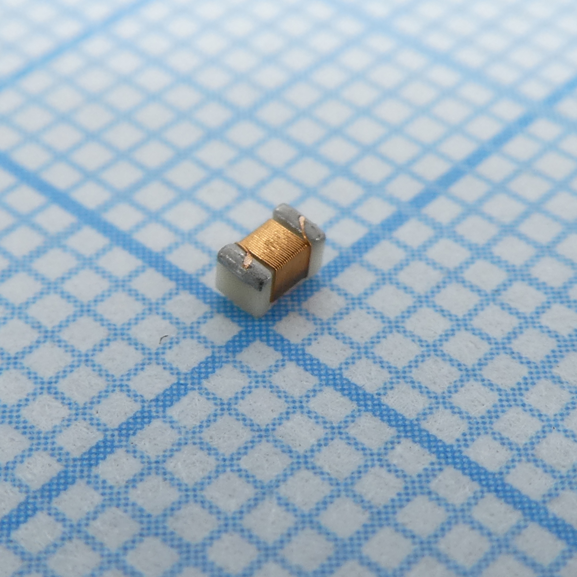 B82498B3151J - ЧИП-индуктивность общего назначения проволочная 0.15мкГн ±5% 100МГц 35Q-Фактор керамика 0.27A 0.44Ом 0805 лента на катушке