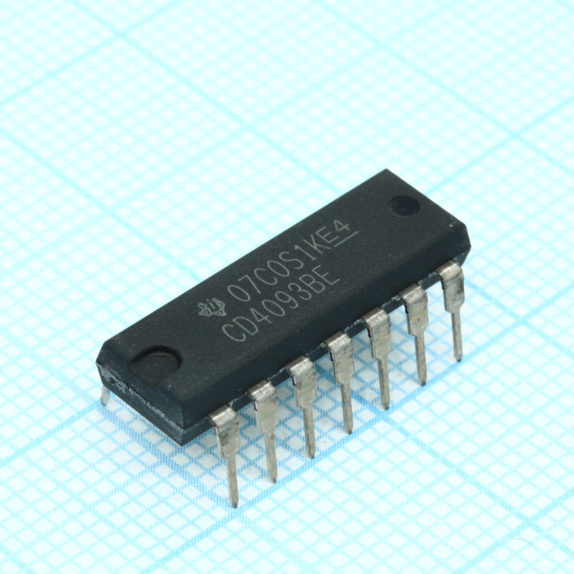 CD4093BE - Триггер Шмитта с И-НЕ 4 х 2, DIP14