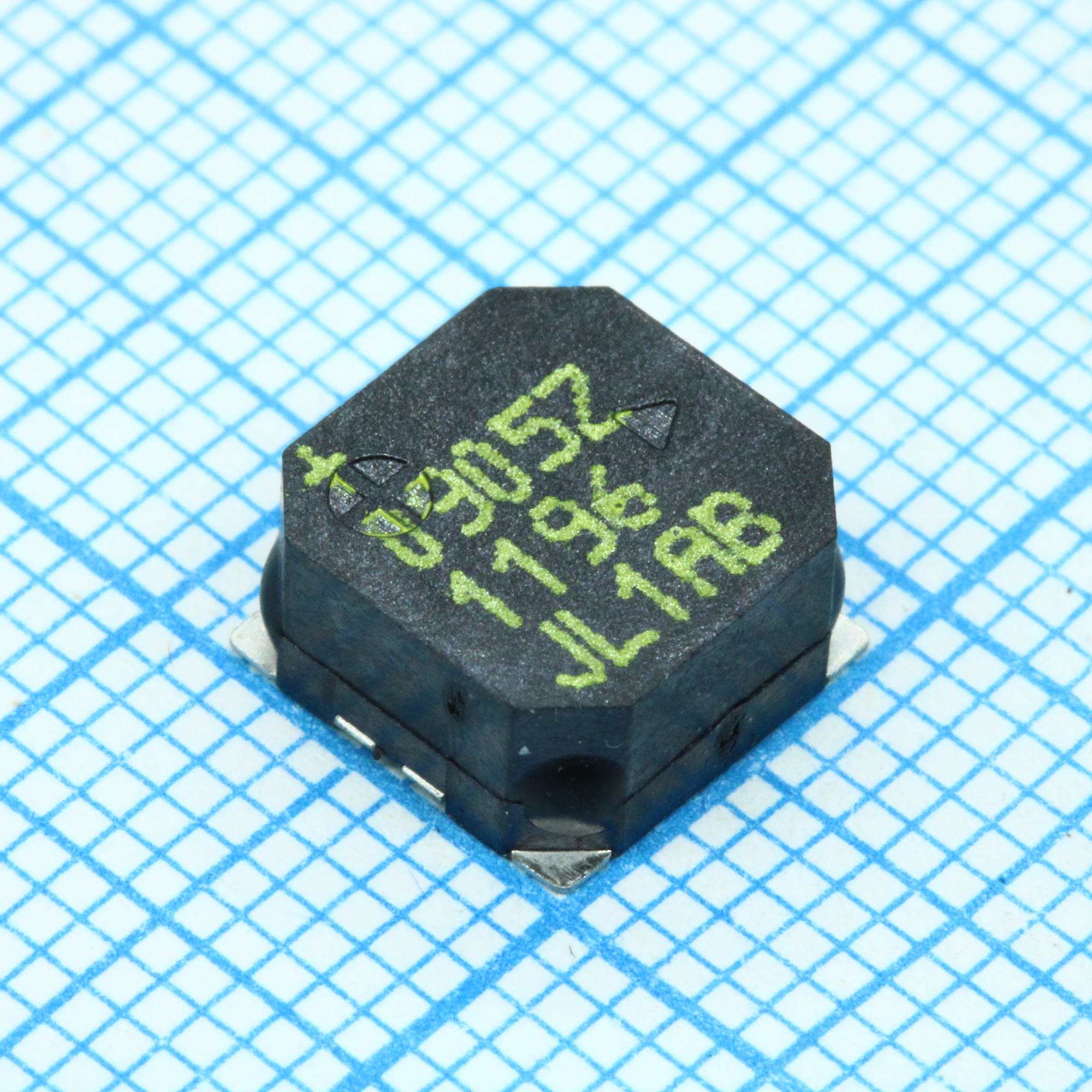 HCS0905Z/1388 - Звукоизлучатель электромагнитный питание +5V 8.5mm*8.5mm*4mm SMD