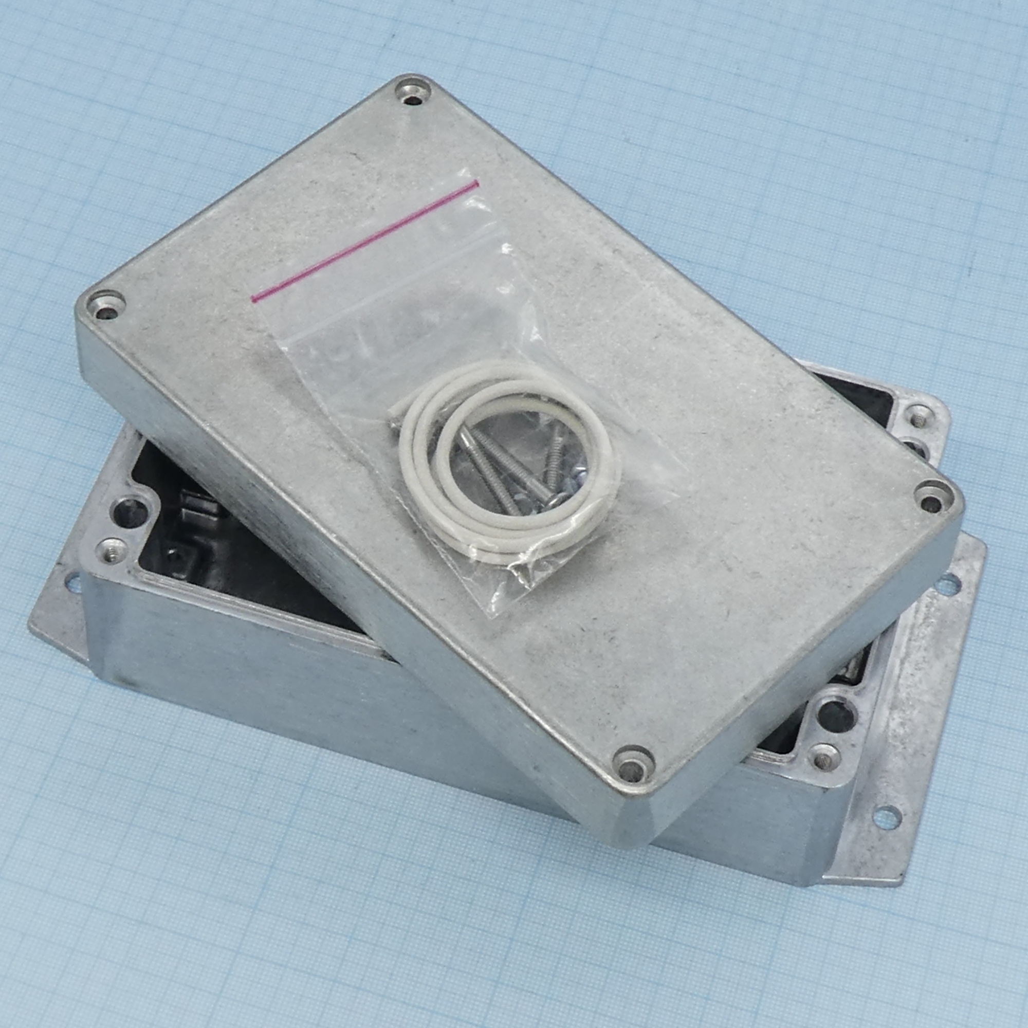 G116MF - Герметичный алюминиевый корпус с фланцами, IP65, некрашеный