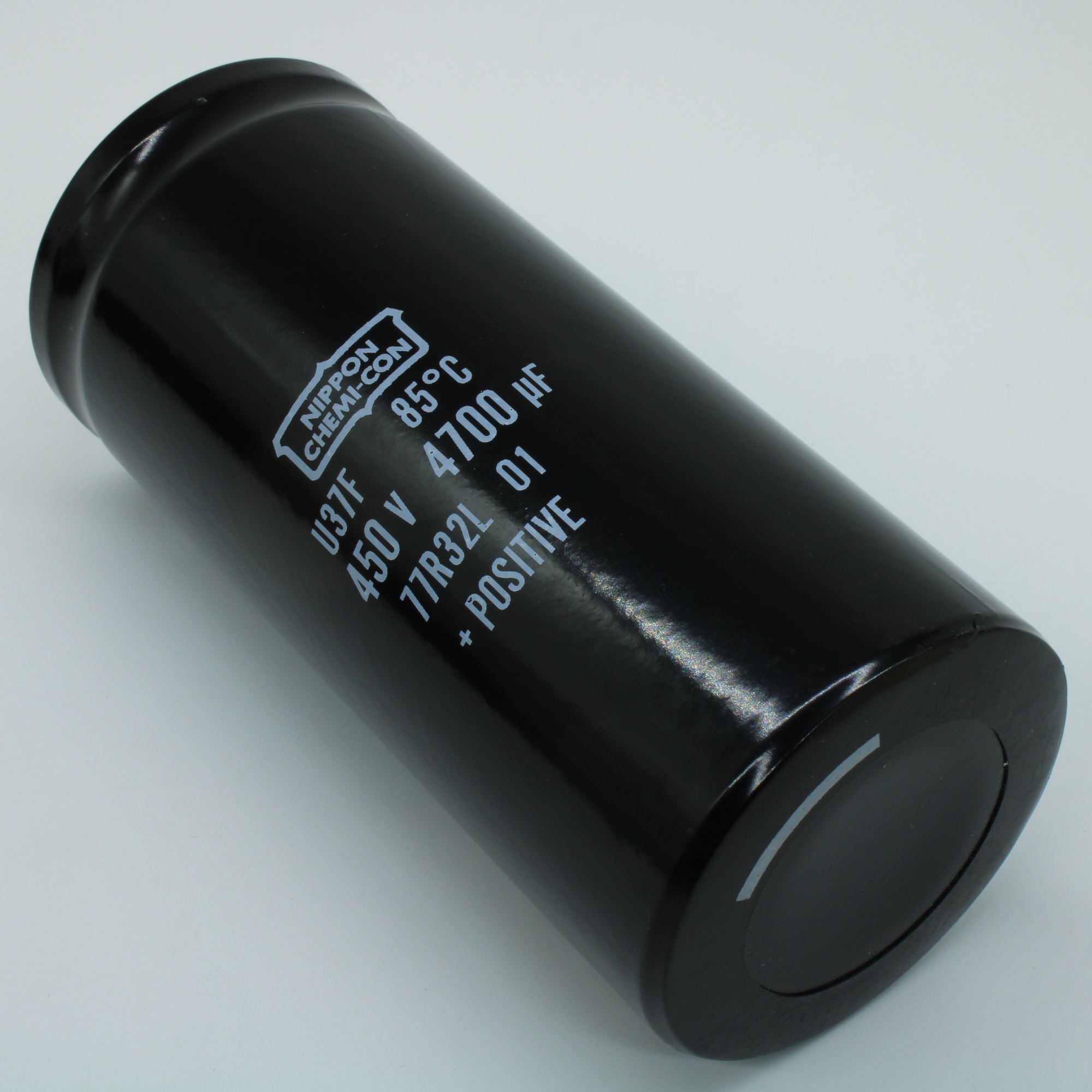 E37F451CPN472MDE3M - Конденсатор алюминиевый электролитический с выводами под винт 450VDC 4700мкФ ±20% 63.5х143мм 15500мА 5000ч +85°C