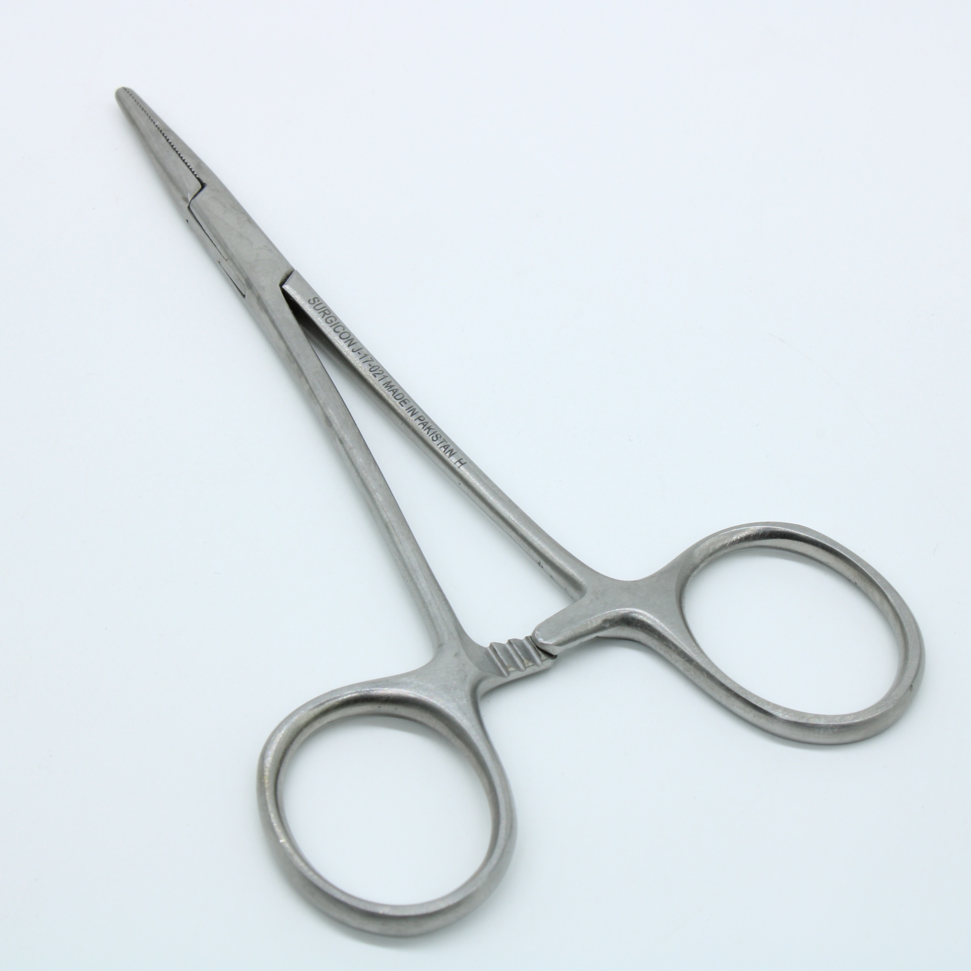 Зажим монтажный прямой 125мм - выполнен из нержавеющей стали