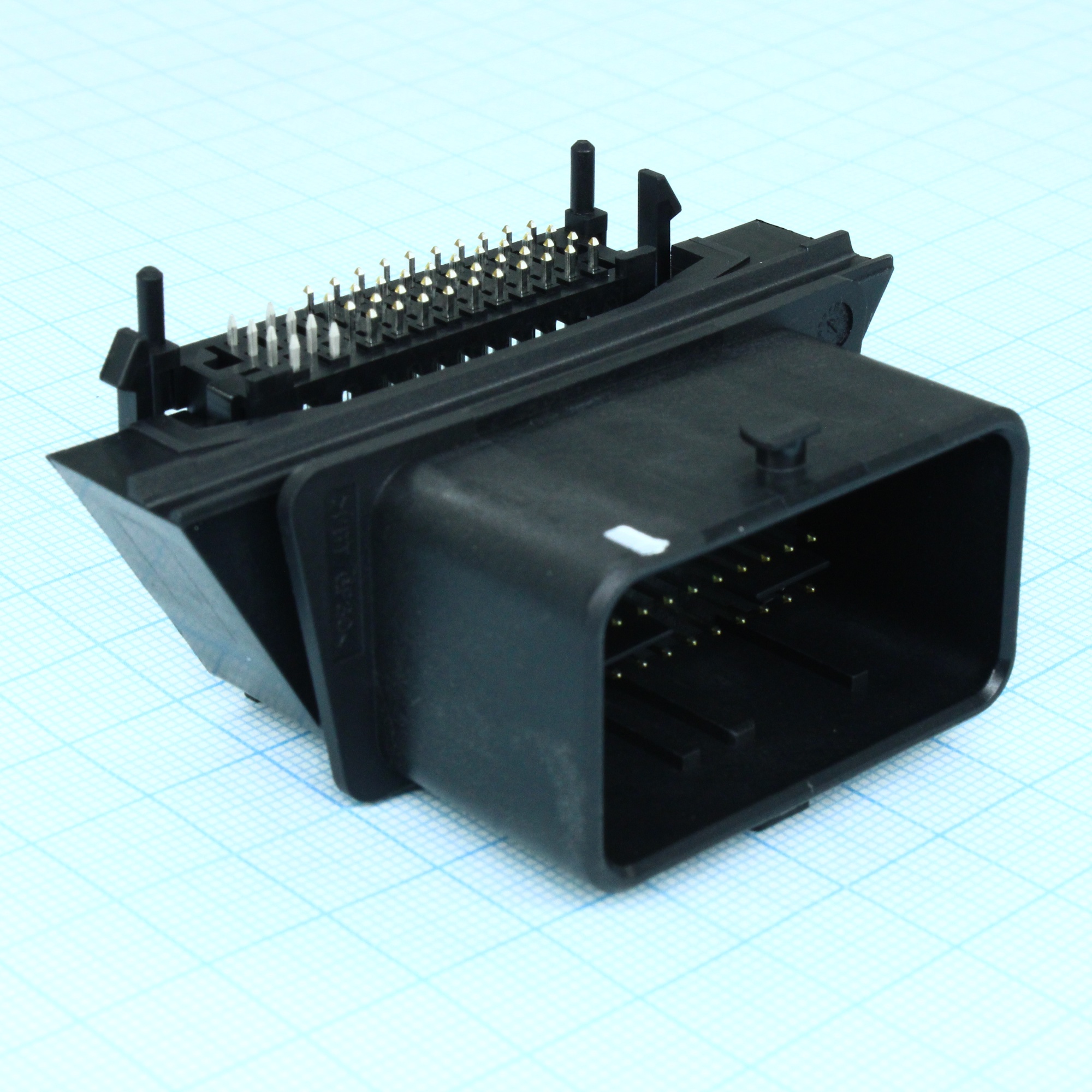 5007620481 - Разъем типа провод-плата, 48 контактов шаг 2.5мм угловой автомобильного применения монтаж в отверстие