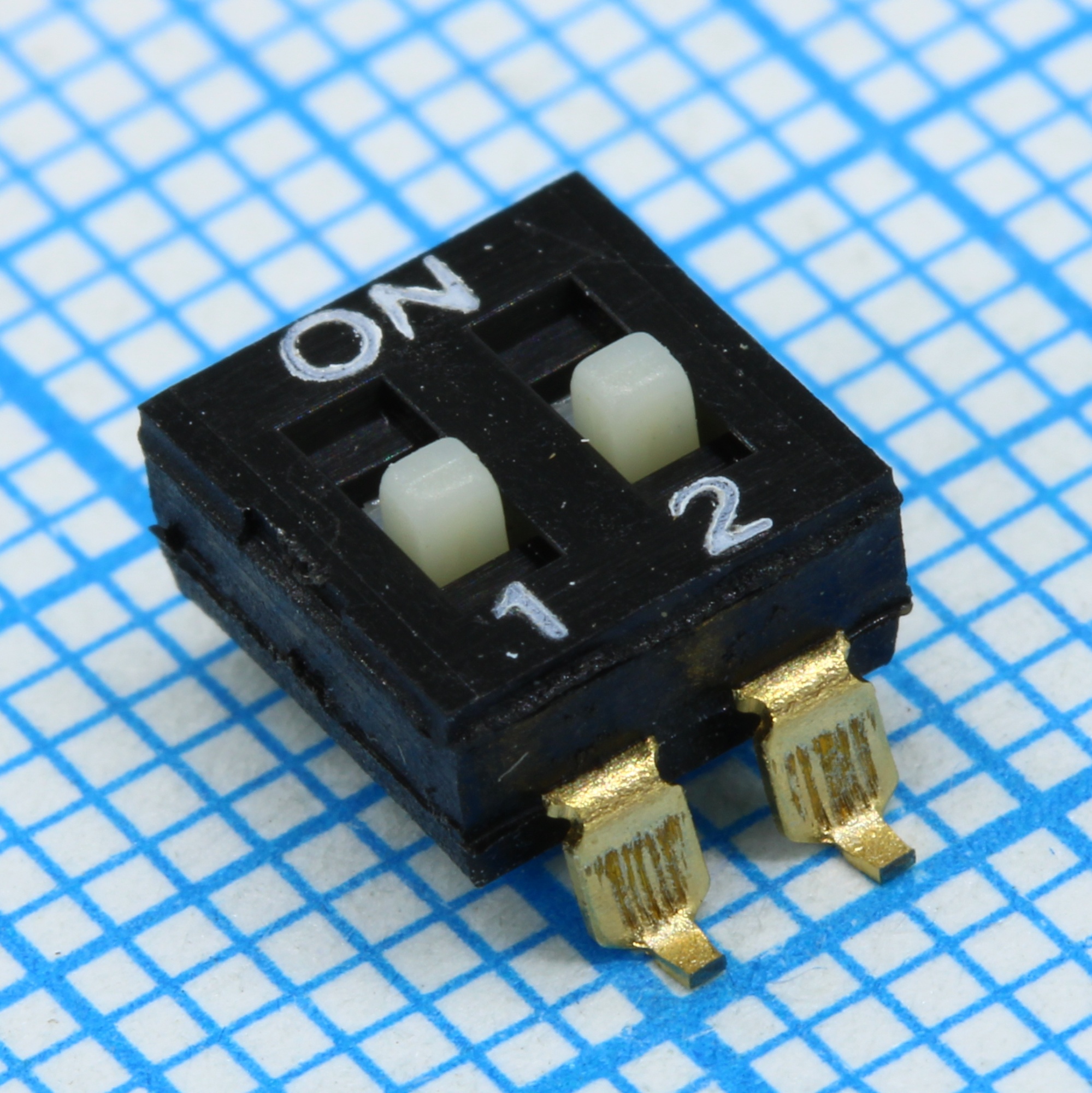 L-KLS7-KL-02-N-00 - DIP-переключатель 2 группы SMD монтаж шаг 2.54мм 0.025А 24В с выступающим движком