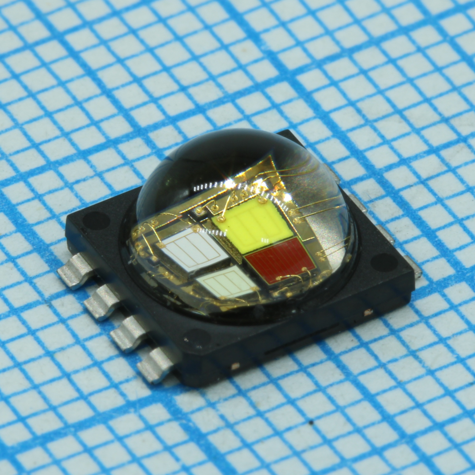 MCE4CT-A2-0000-00A5AAAA1 - Светодиод smd XLAMP 7,5х7мм/RGBW/5700-7000K/100Лм при 350мА - красный/625нм/30.6Лм - зеленый/527нм/67.2Лм - синий/460нм/8,2Лм/115°/CRI=85 / максимальный ток 700мА