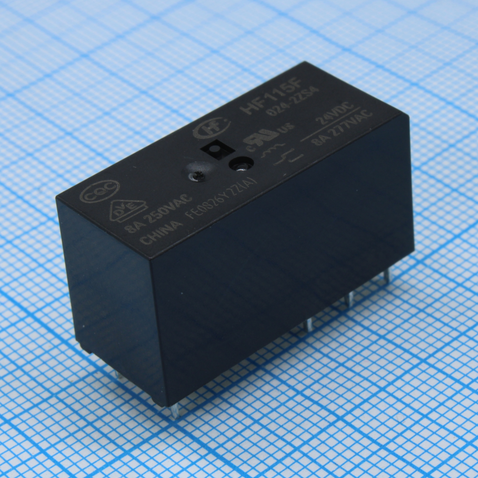 HF115F/024-2ZS4 - Реле силовое 8А две группы на переключение катушка 24В