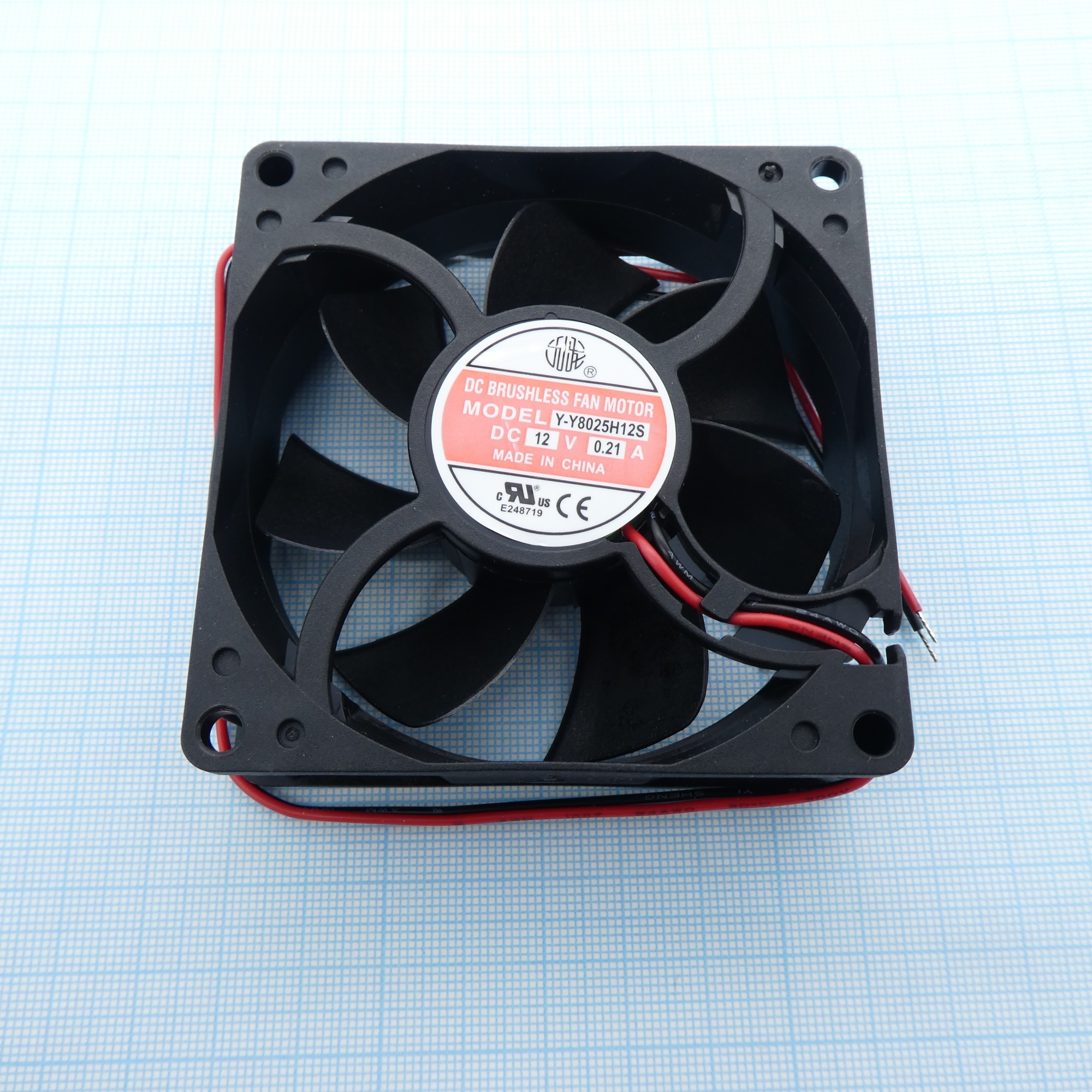 Y-Y8025H12S - Вентилятор 12В 80x25 3000 об/мин., 68,50м3/час, 37.6дБ, подшипник скольжения (аналог JF0825S1H)