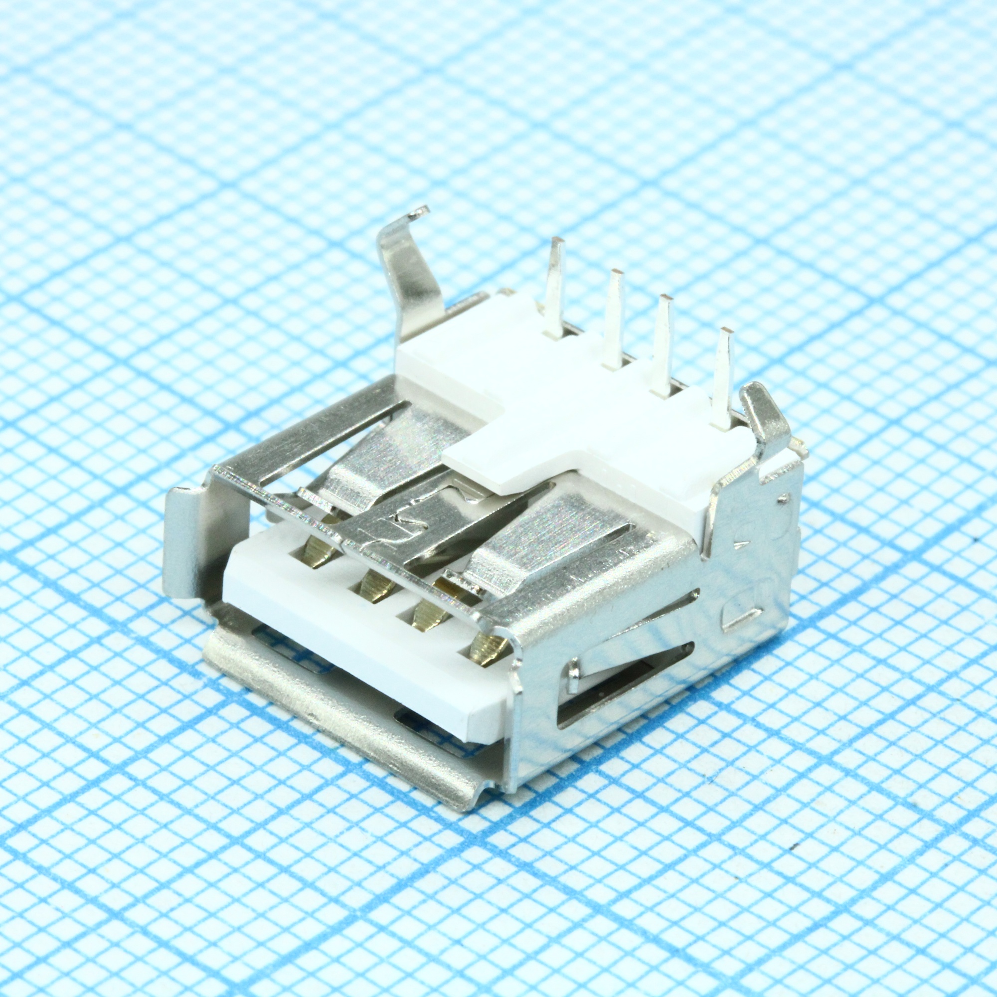 DS1095-WNR0 - Розетка USB тип A с экраном монтаж в отверстие
