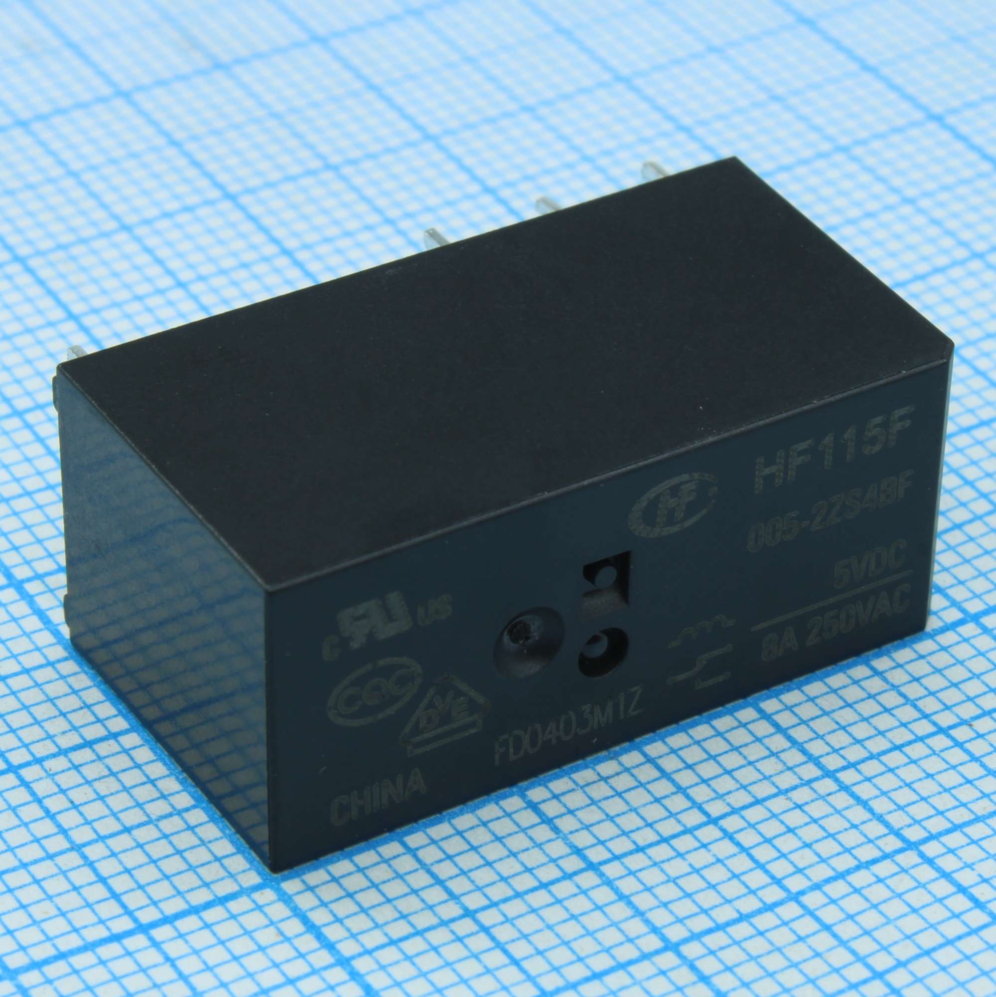 HF115F/005-2ZS4BF - Реле силовое, 8 A, 5 В, две группы на переключение (29x12.7x15.7)мм монтаж в отверстие