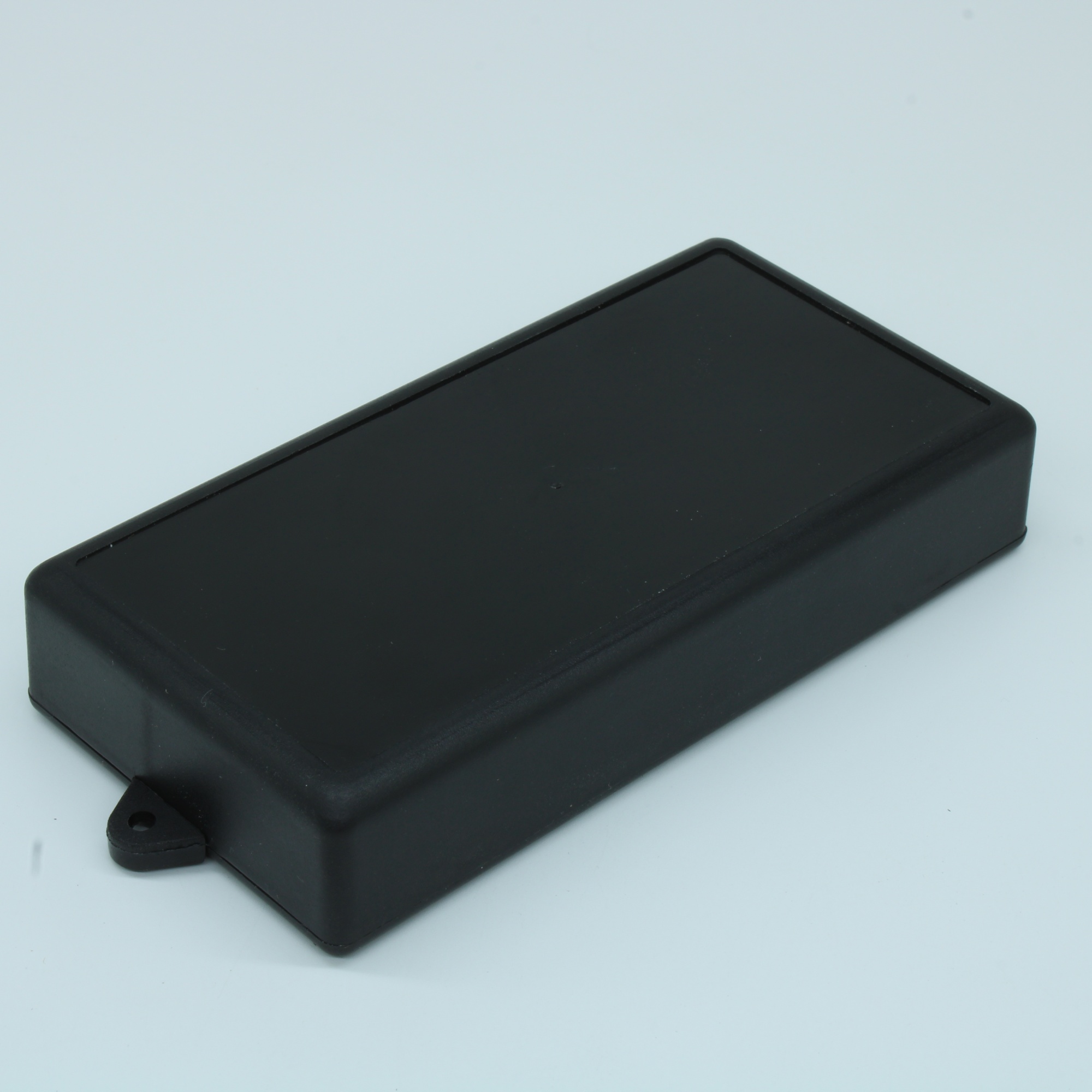 19-31 (ЧЕРНЫЕ) - Пластиковый корпус с возможностью настенного монтажа