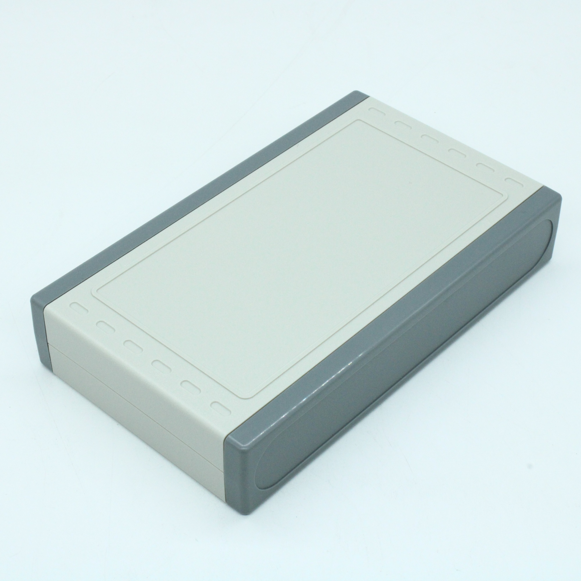 G1816 - Пластиковый корпус светло-серого цвета из высокопрочного ABS пластика