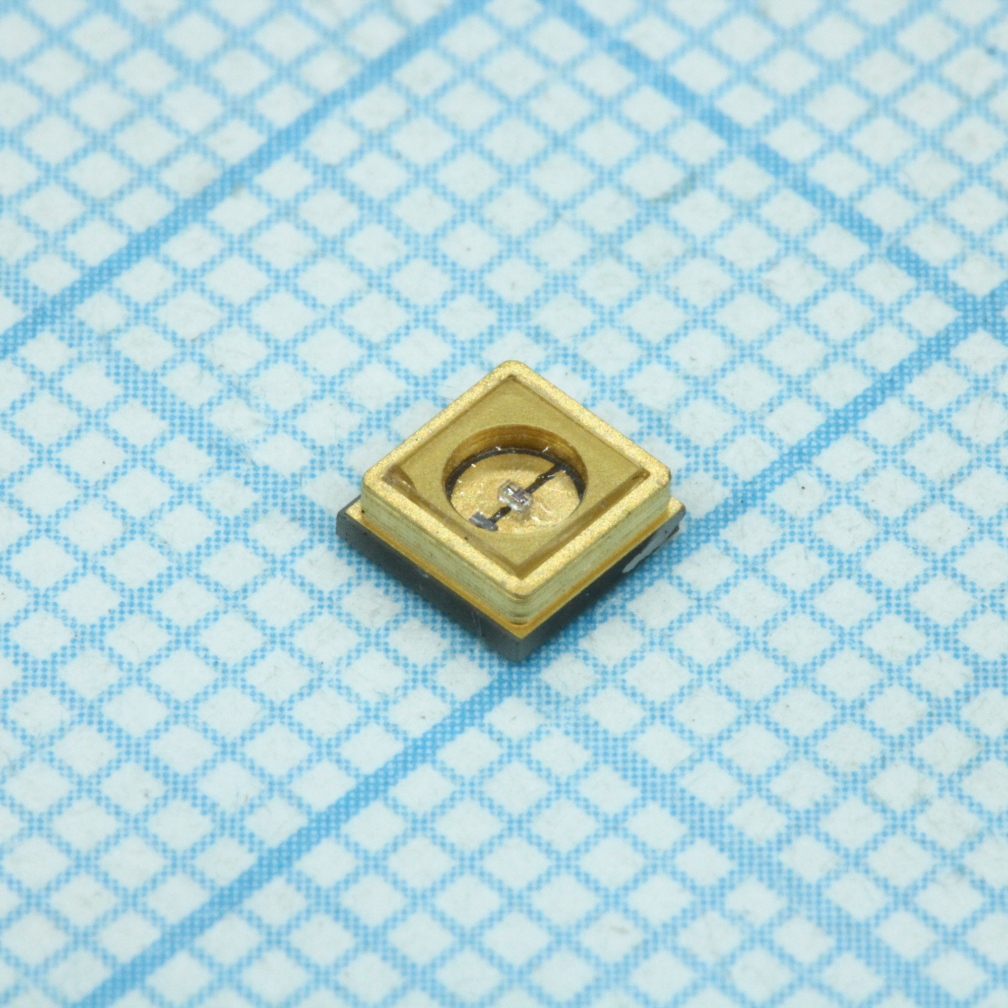 U535C2F41Z4 - Светодиод ультрафиолетовый 3.5х3.5мм 270-280нм для поверхностного монтажа