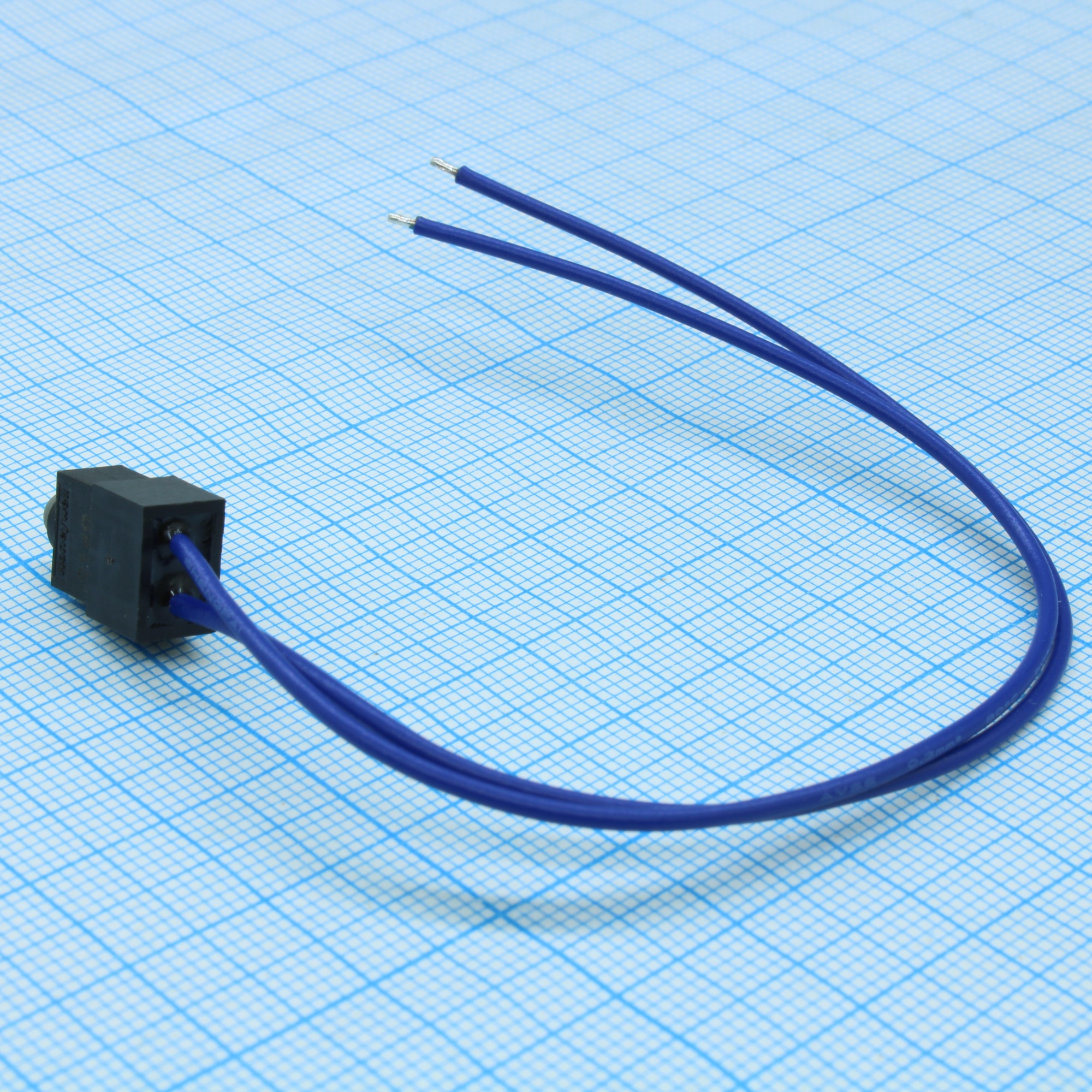 HD110V01A12AR - микропереключатель плунжер герметичный SPNO 12В 0.1А боковое крепление кабель  -40….+85 °С