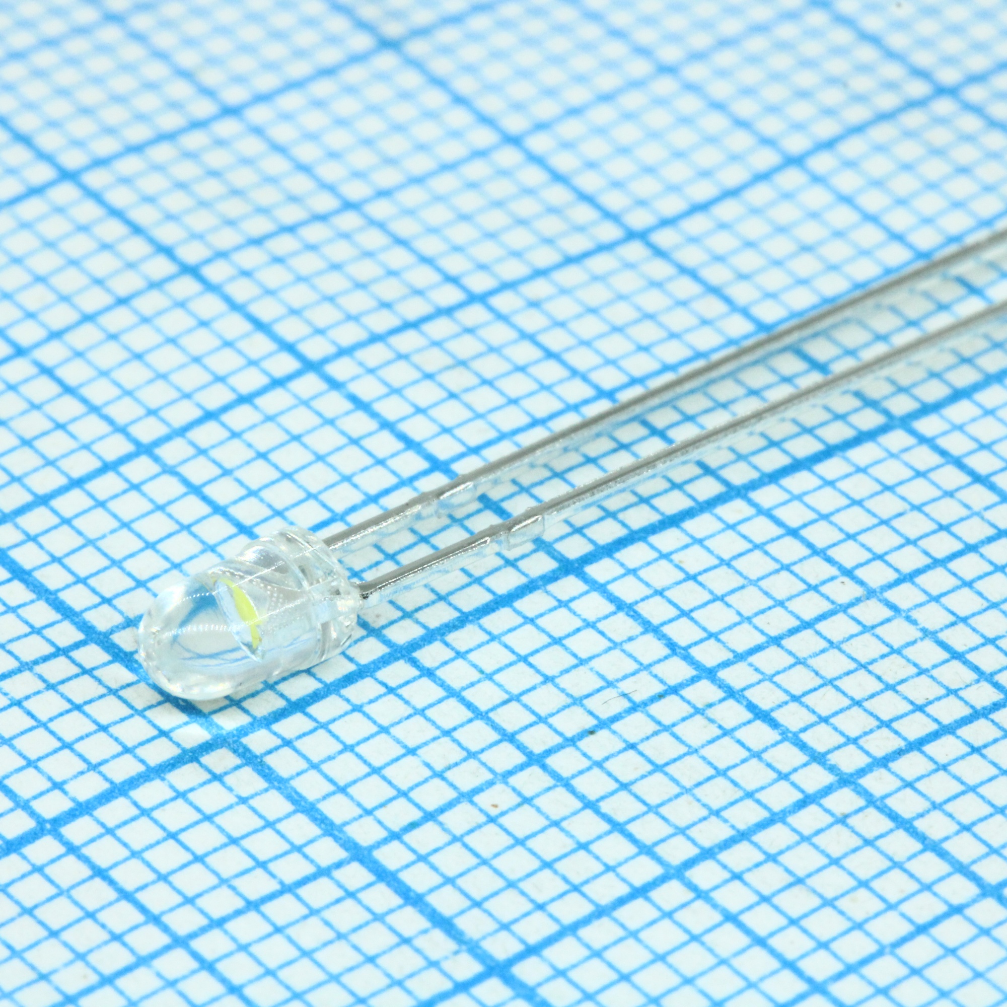 L-7104VW1C - Светодиод 3мм/белый/3600-6000мкд/прозрачный/30°