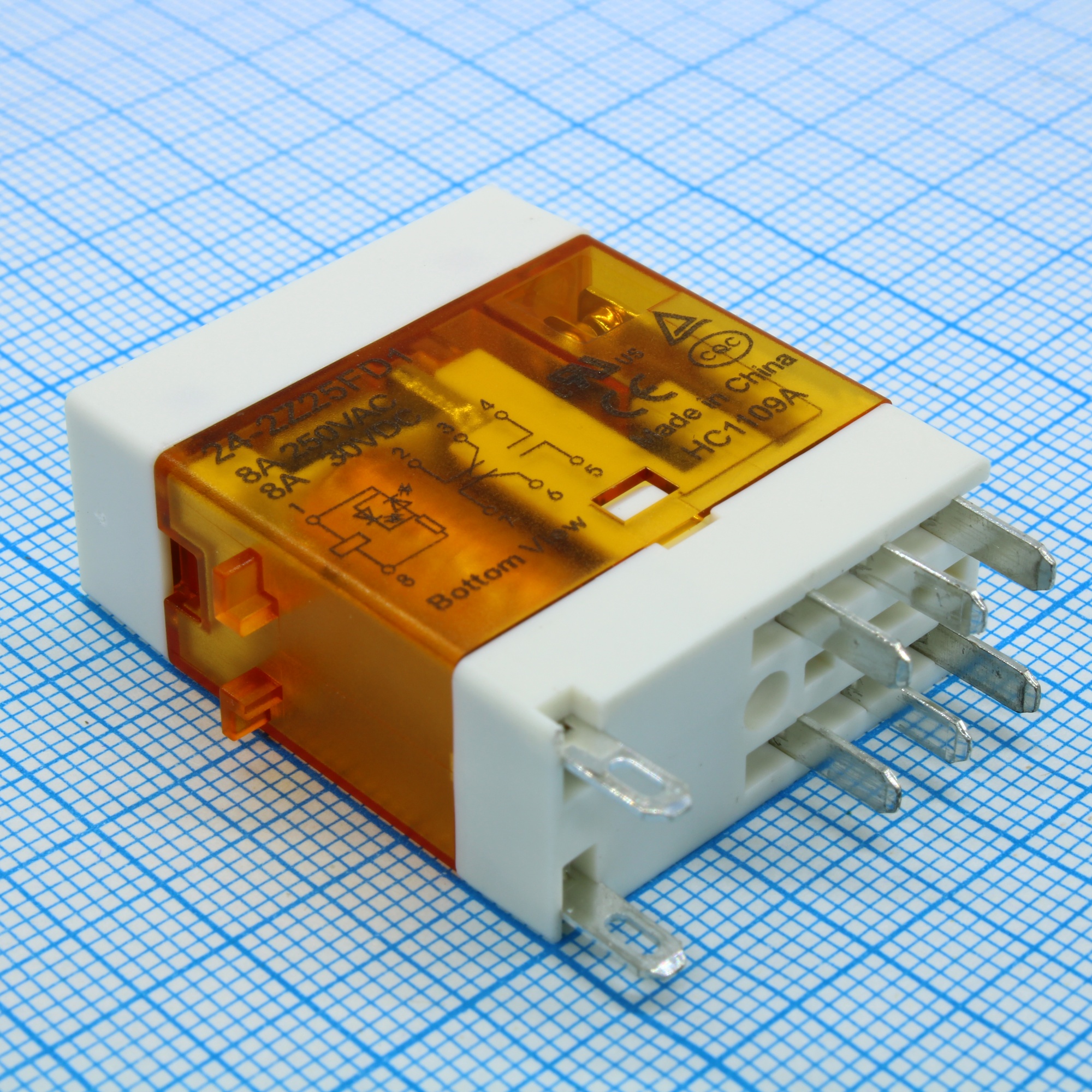 HF157F/024-2Z25FD1 - Реле силовое 8А две группы на переключение с LED и кнопкой катушка 24В