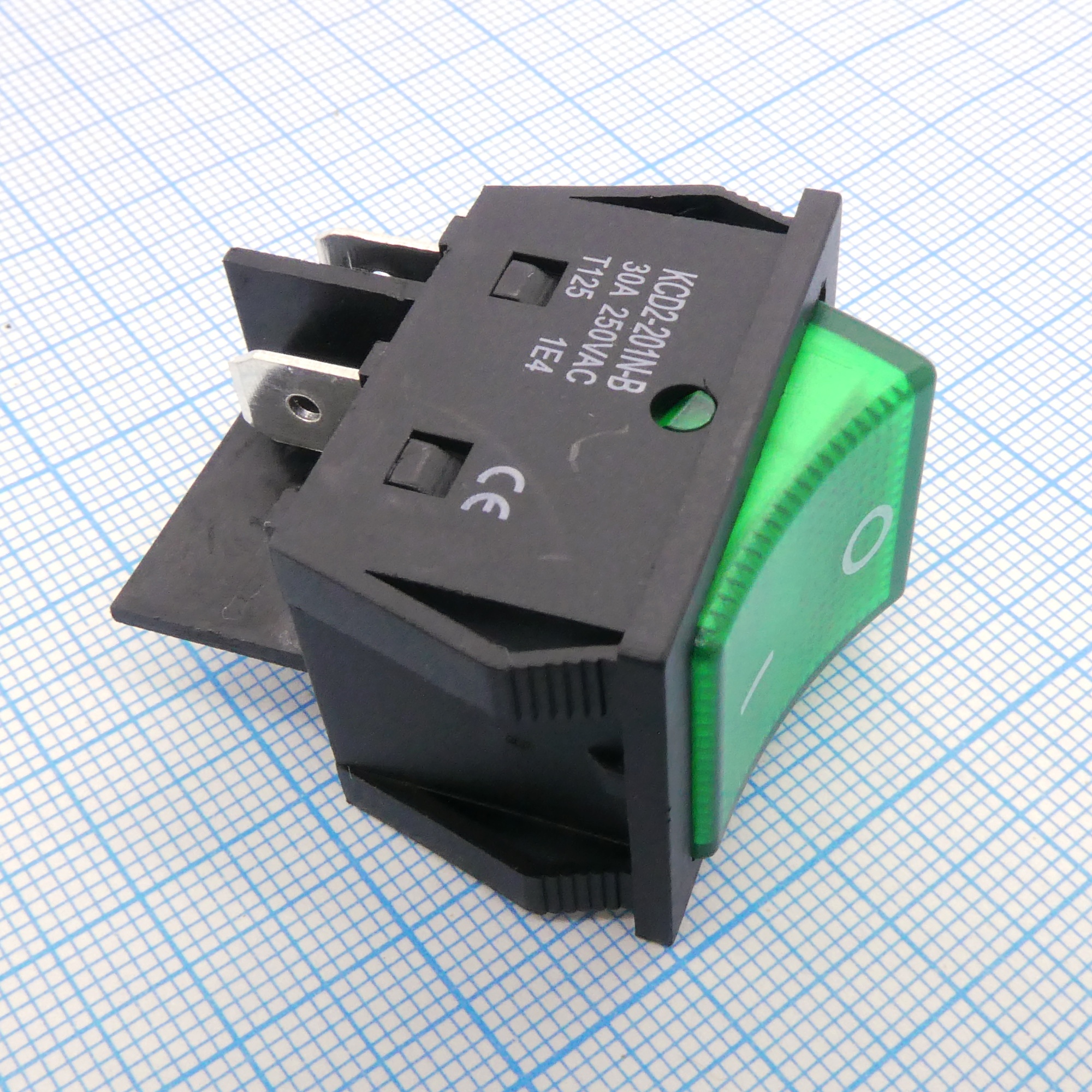 DS KCD4-201N зеленый 30А - переключатель - 2 положения клавиши, 2 группы на замыкание