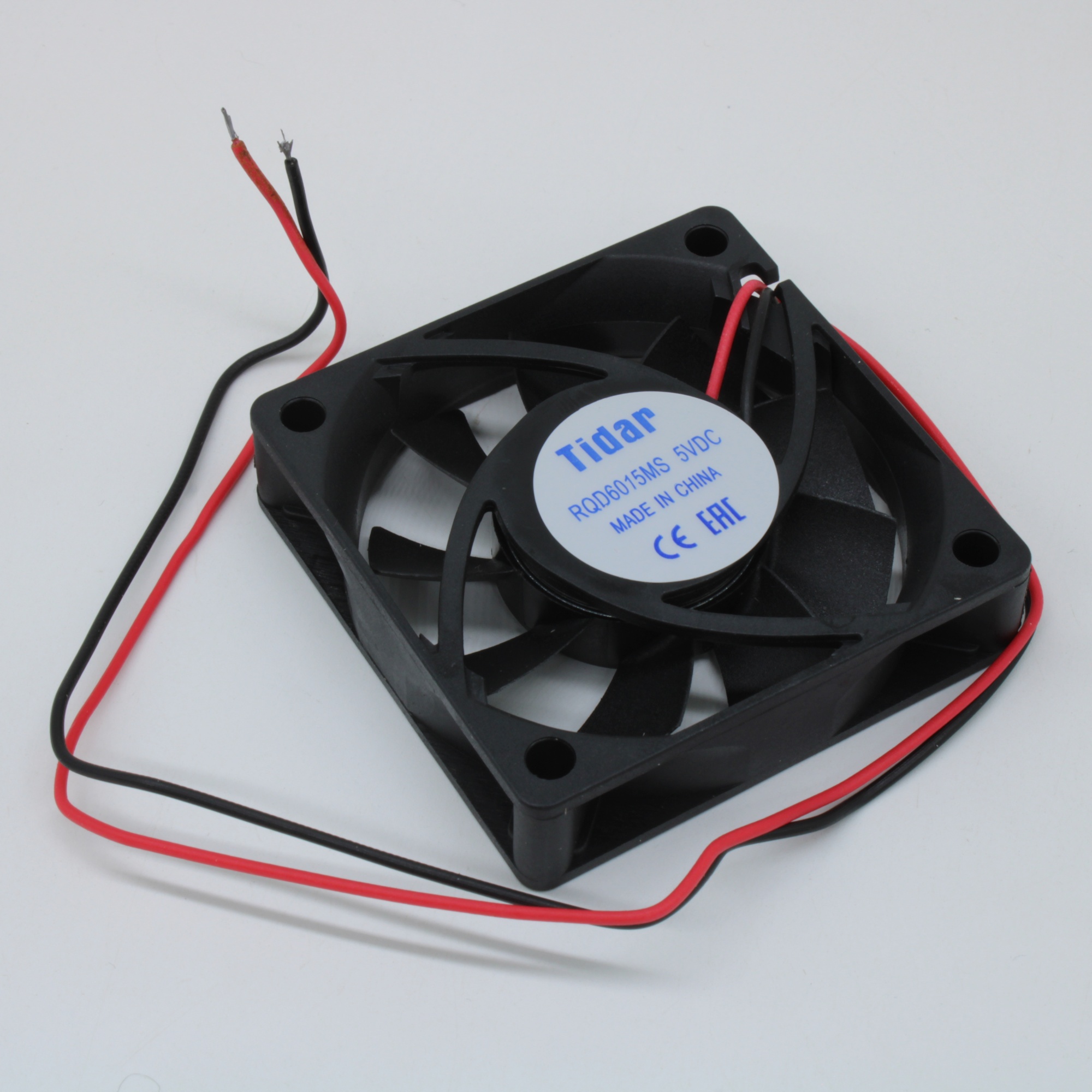 RQD 6015MS 5VDC - Вентилятор 5В 60x60х15мм, 3900 об/мин., 24м3/час, 28.8дБ, подшипник скольжения, тип вывода - провод
