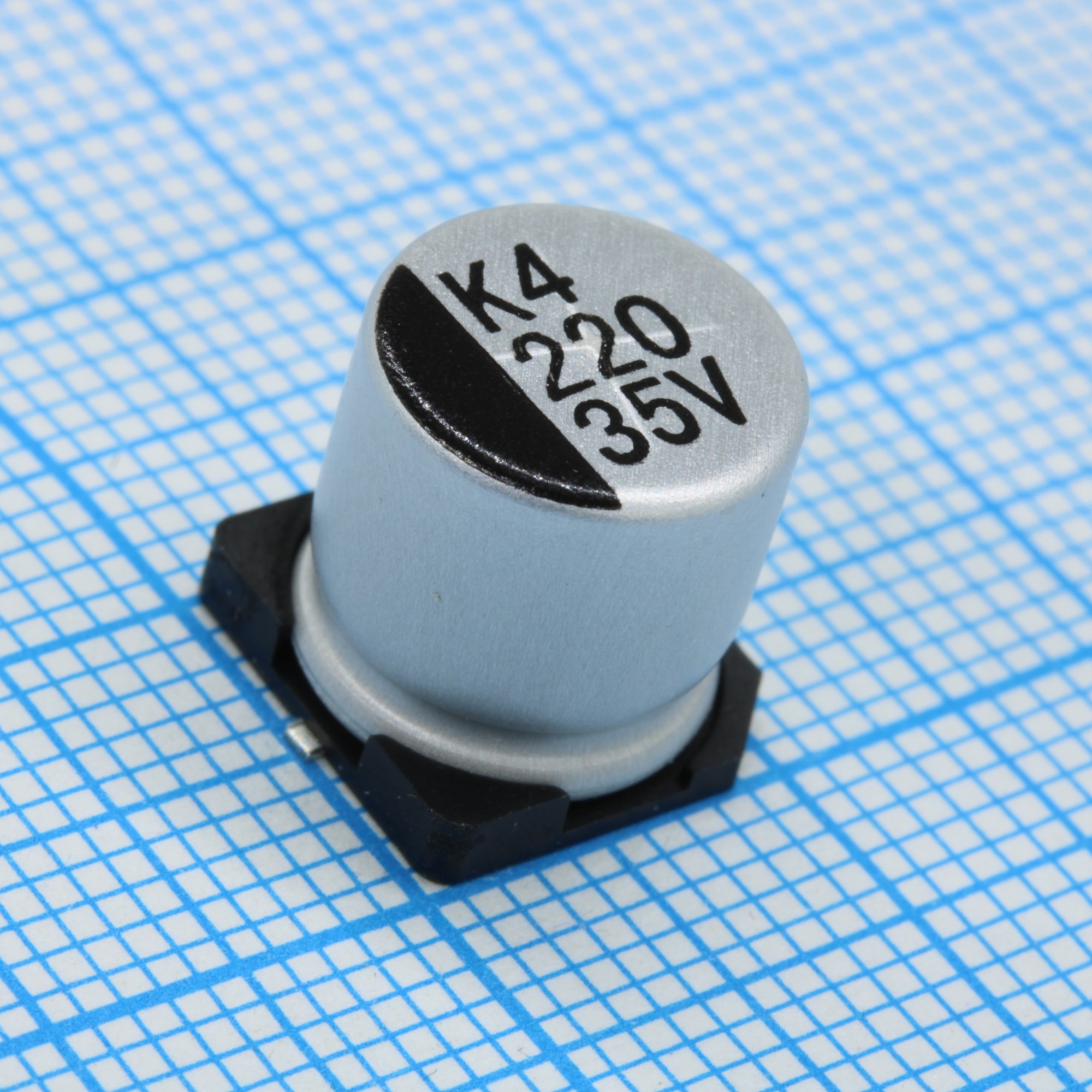 CK035M221G10PKKKV00R - Конденсатор электролитический для поверхностного монтажа 35В 220мкФ ±20%, 450mA, 2000часов, 105С лента на катушке