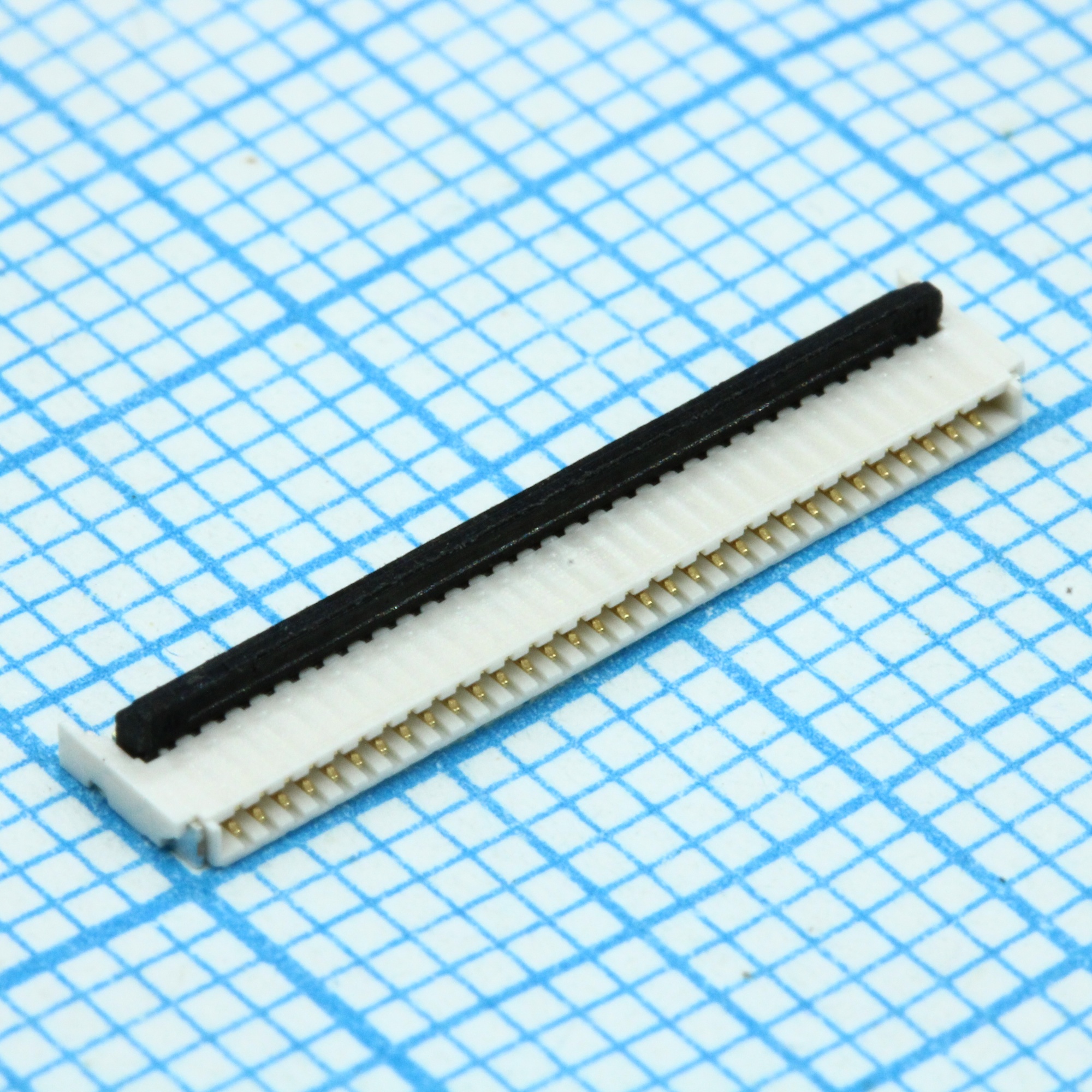 5034803200 - Коннектор  FPC 32 контакта шаг 0.5мм угловой для поверхностного монтажа лента на катушке