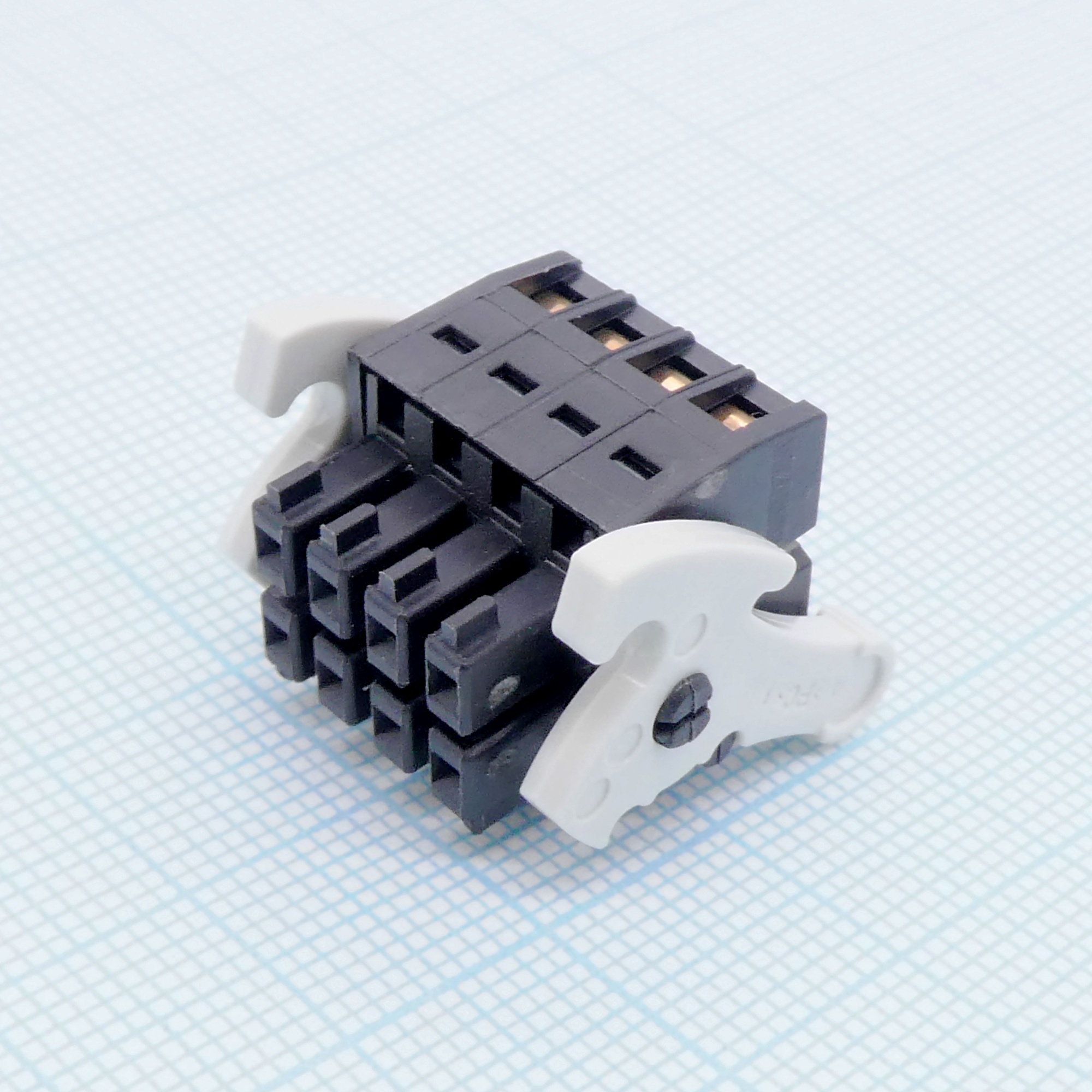 Wago713-1104/037-000 - Зажимной клеммник 8 (4x2)-конт. розетка, шаг 3,5 мм, чёрная; бок. защелки, сеч. пров. 0.08-1.5мм2, 160В, 10А