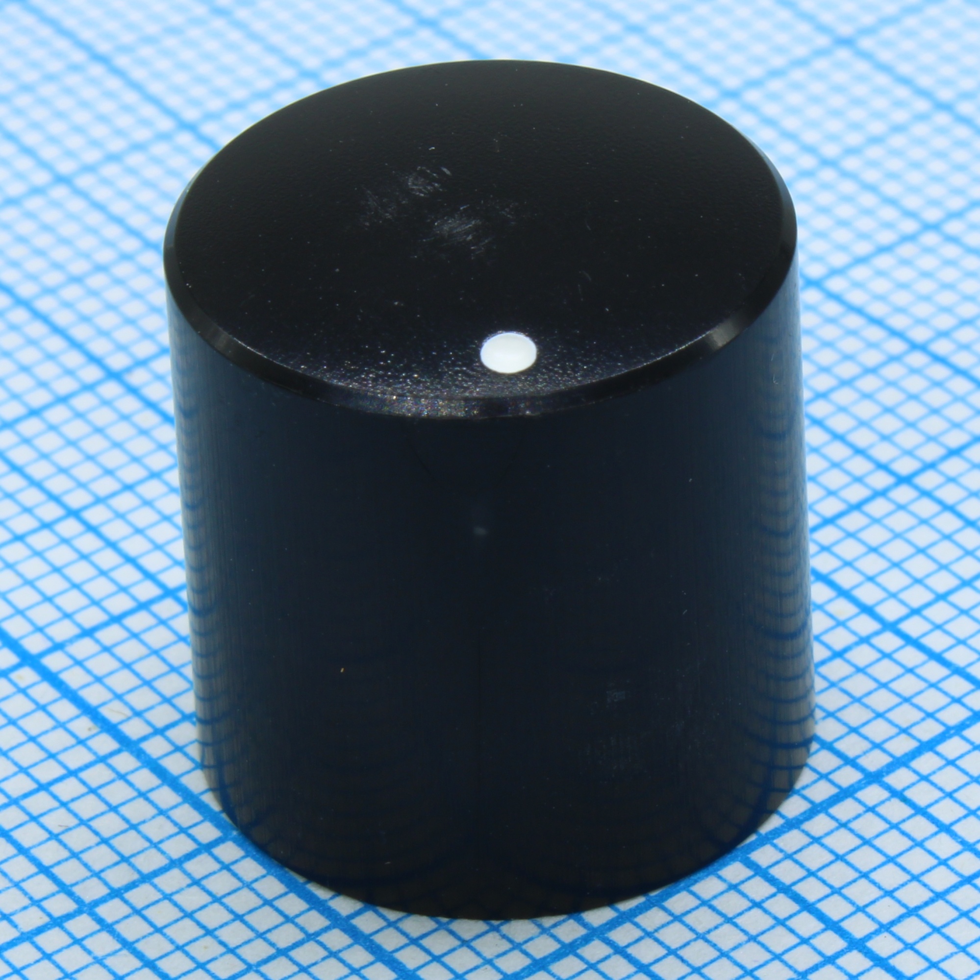 41028-2 - Ручка пластик, на вал 6мм, насечка, d=17.5мм, h=18мм