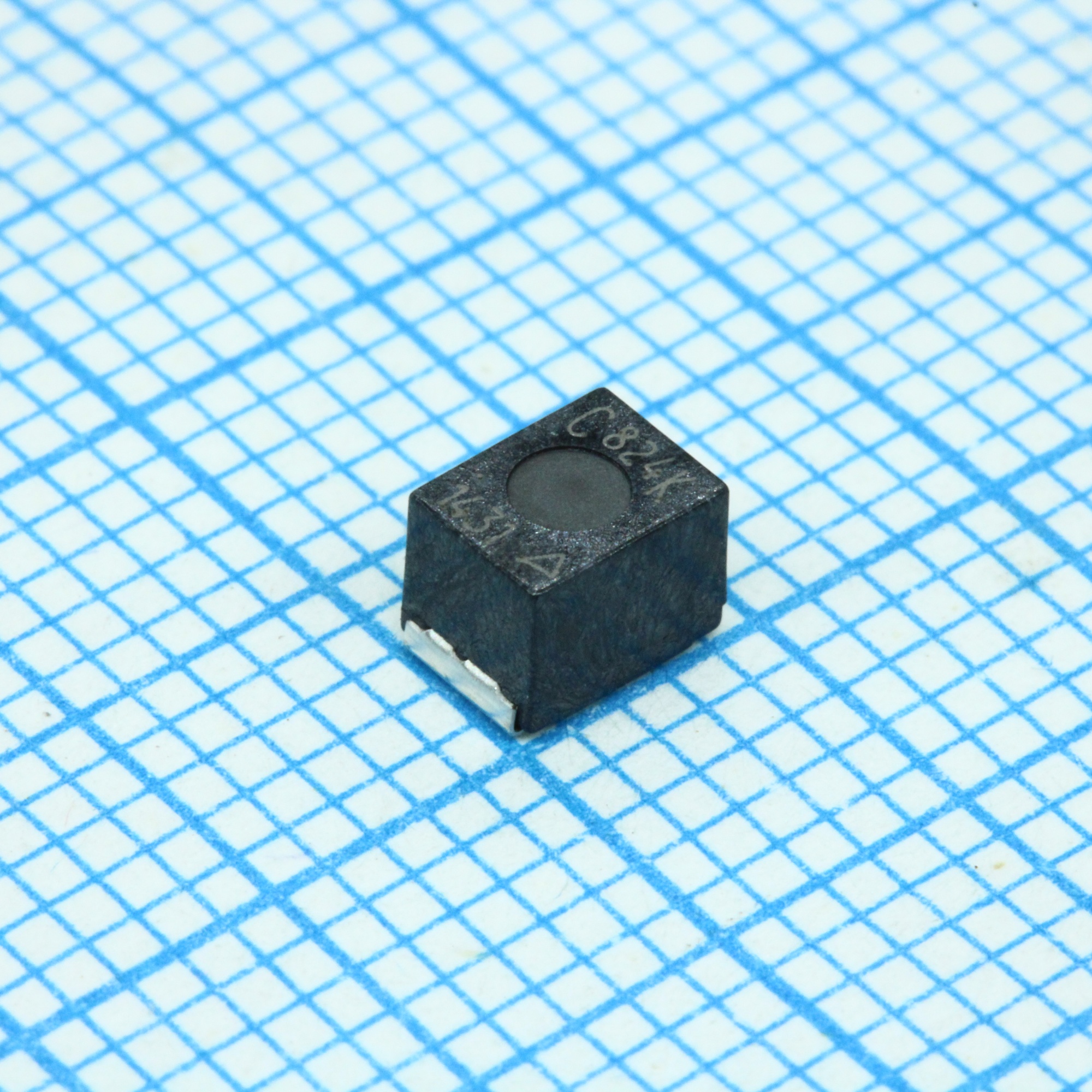 B82432C1824K - ЧИП-индуктивность общего назначения проволочная формованная 820мкГн ±10% 100кГц 30Q-Фактор феррит 0.06A 28Ом