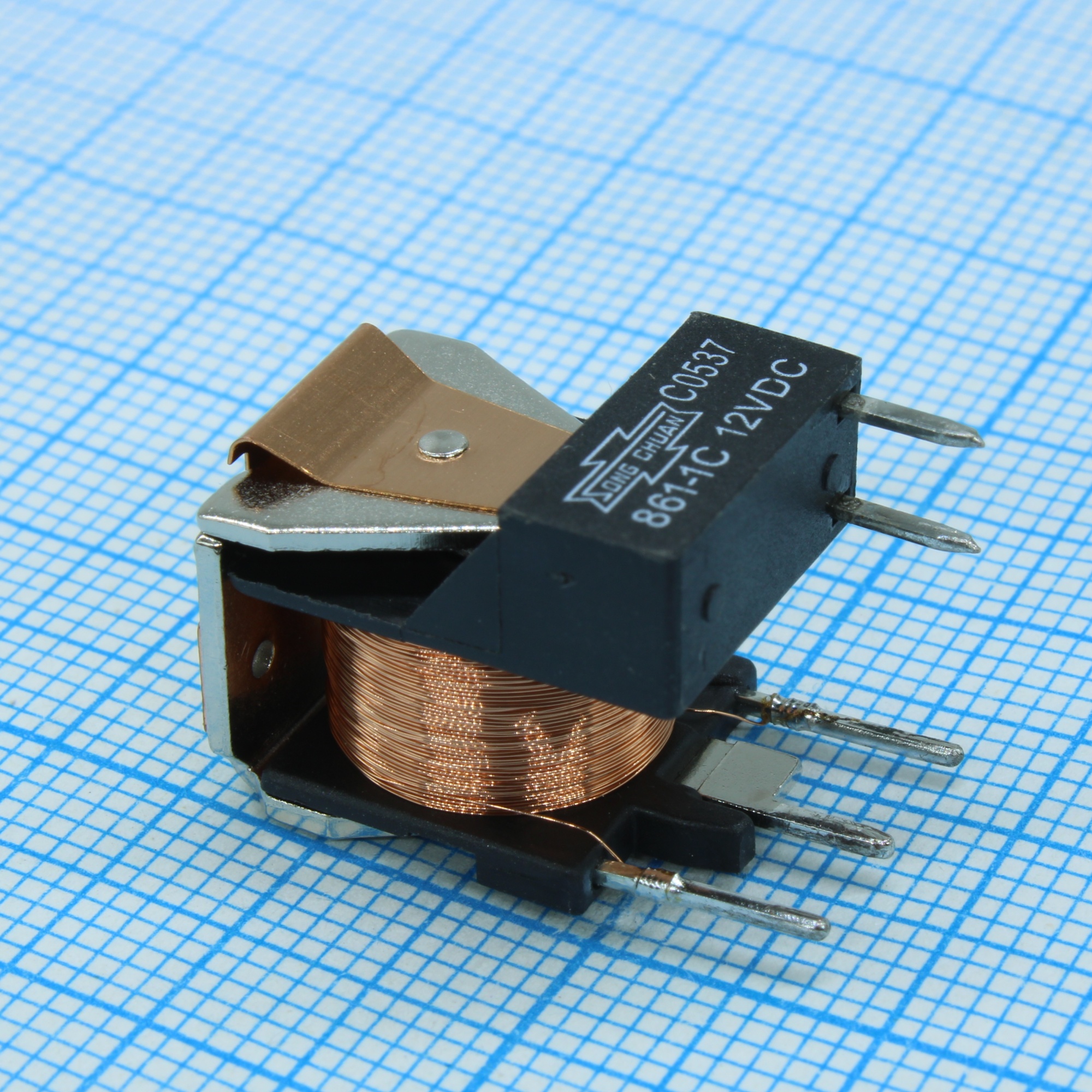 861-1C 12VDC - Реле автомобильное пайка в плату. Упр.: 12VDC, Потр. мощн.: 1.1W. Комм.: NC/NO 10A/15A 14VDC, конт.: 1 перекидной, размер (LxWxH) мм: 15.0 х 13.2 х 17.8. Открытый корпус.