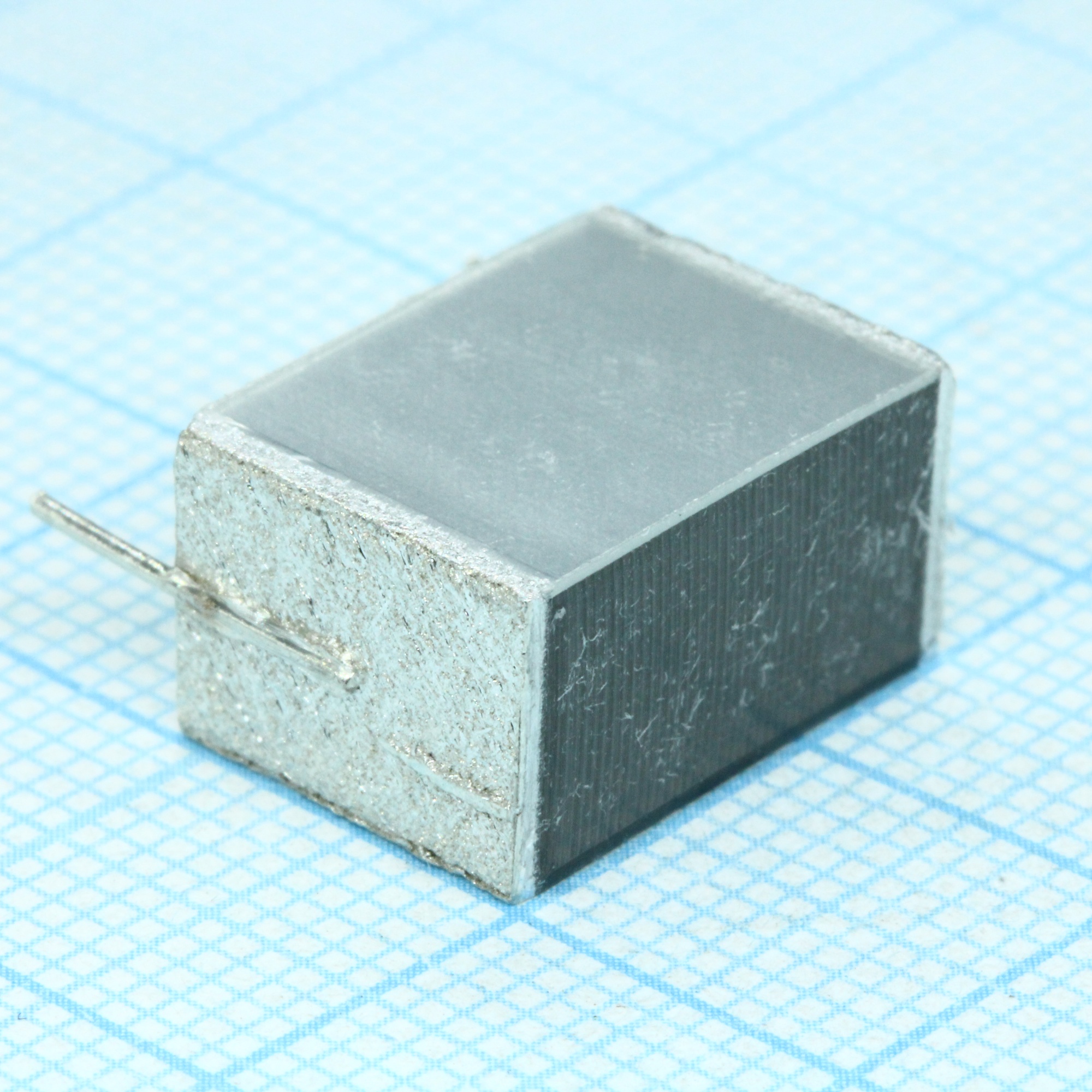 B32562J1685K - Конденсатор металлоплёночный полиэтилентерефталатный 6.8мкФ 100В ±10% (16.5х9х11.8мм) шаг выводов 15мм 125°С россыпь