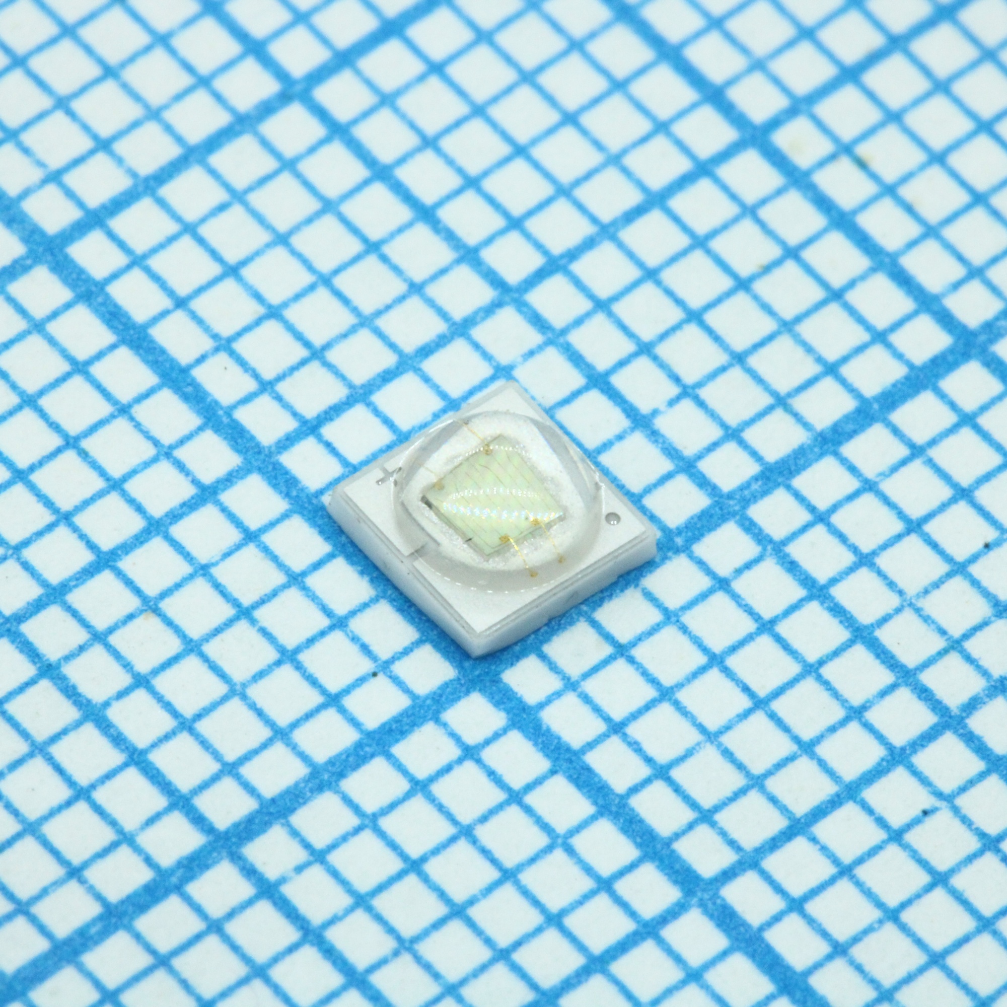 HL-C3535K2G3GA - Светодиод smd 3,45х3,45x2,15мм/зеленый/525нм/180Лм (400мВт) при 700мА/3Вт/ 3.4В/ Ifmax=1000мА/130°