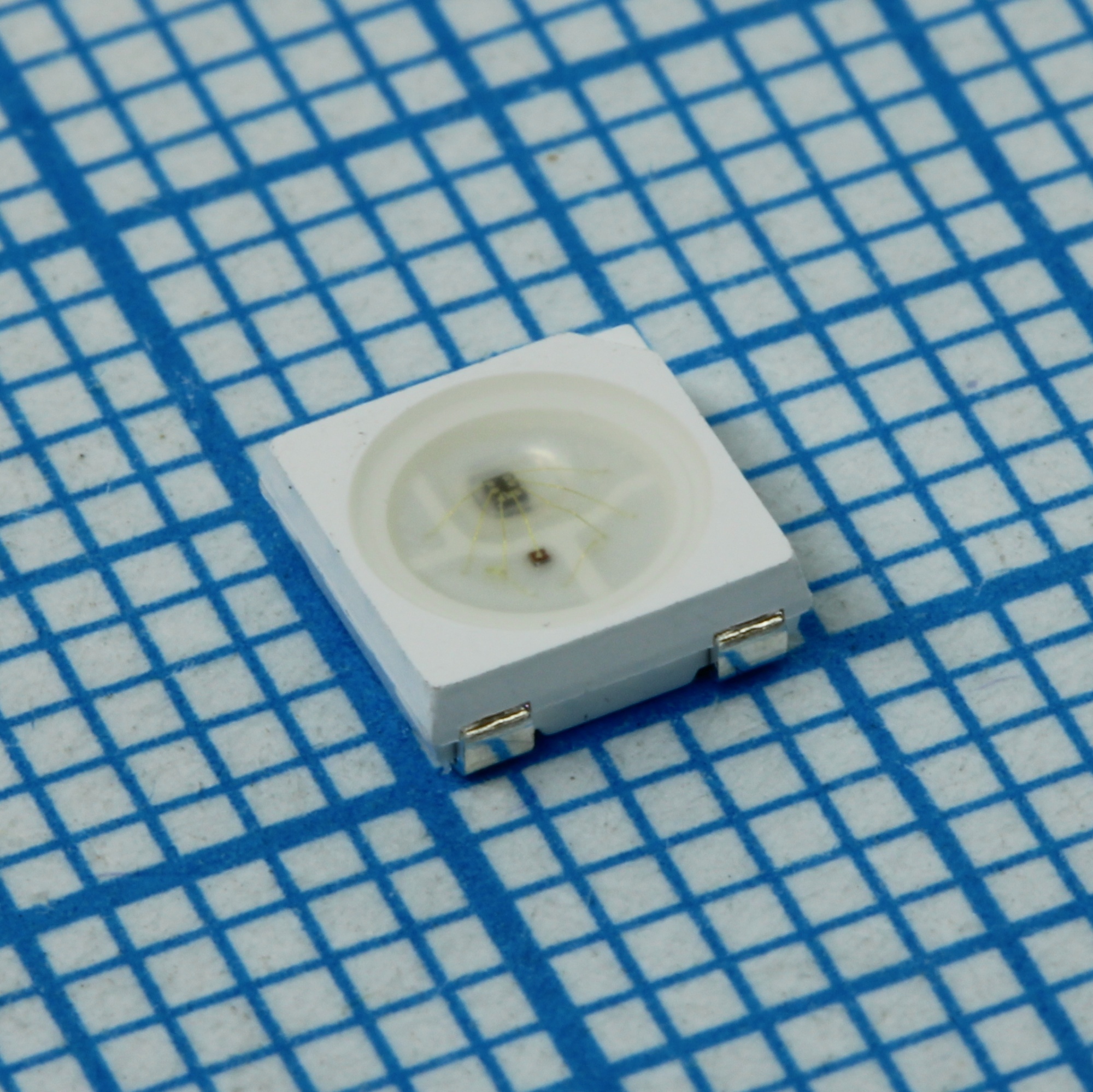 IN-PI554FCH - Светодиод RGB 5x5x1.6мм 120° 750/1350/750 мКд 2.2/3.2/3.2В с контроллером