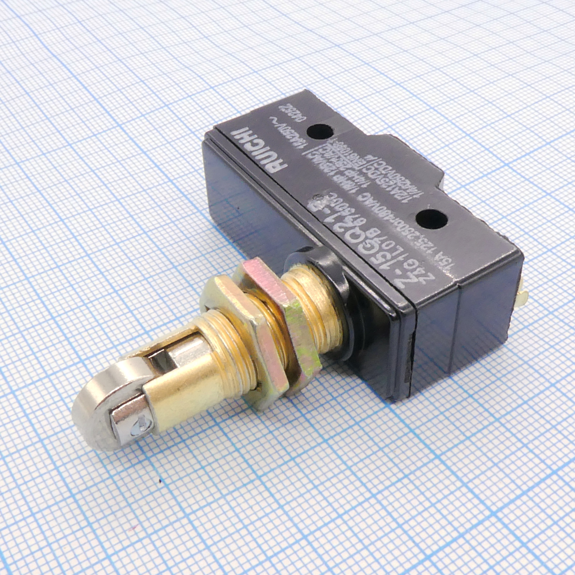 Z-15GQ21-B          15A/250VAC - Микропереключатель ролик поперёк, крепление под винт 15A, 250В