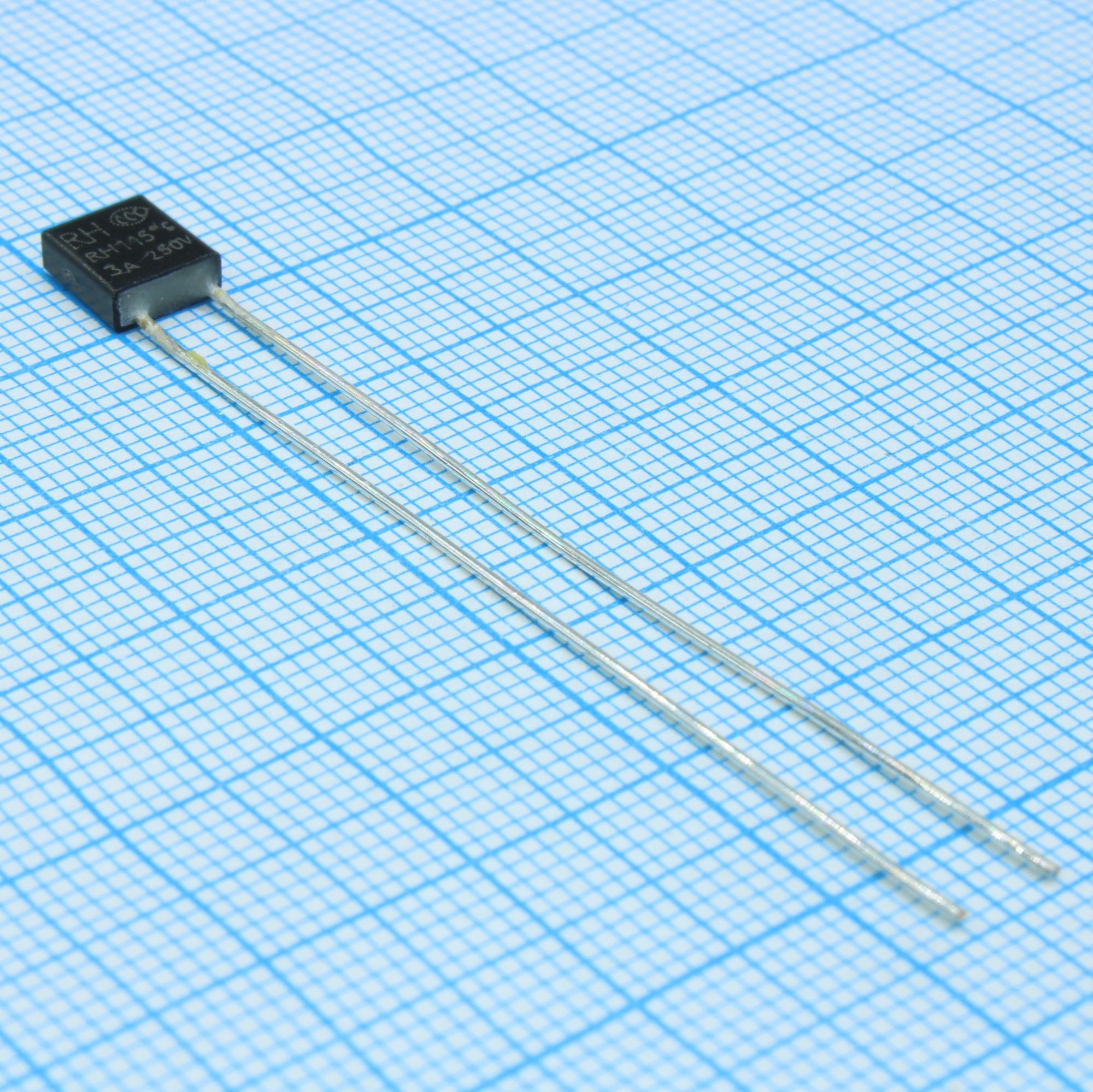 TERMO FUSE 115*C 3A DIP - Термопредохранитель 115*C 3A радиальные выводы