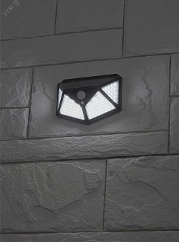 Светильник фасадный 100 LED 300лм с датч. движ. и 4-мя плоск. освещ. на солнеч. батарее ERAFS100-04 Б0045270