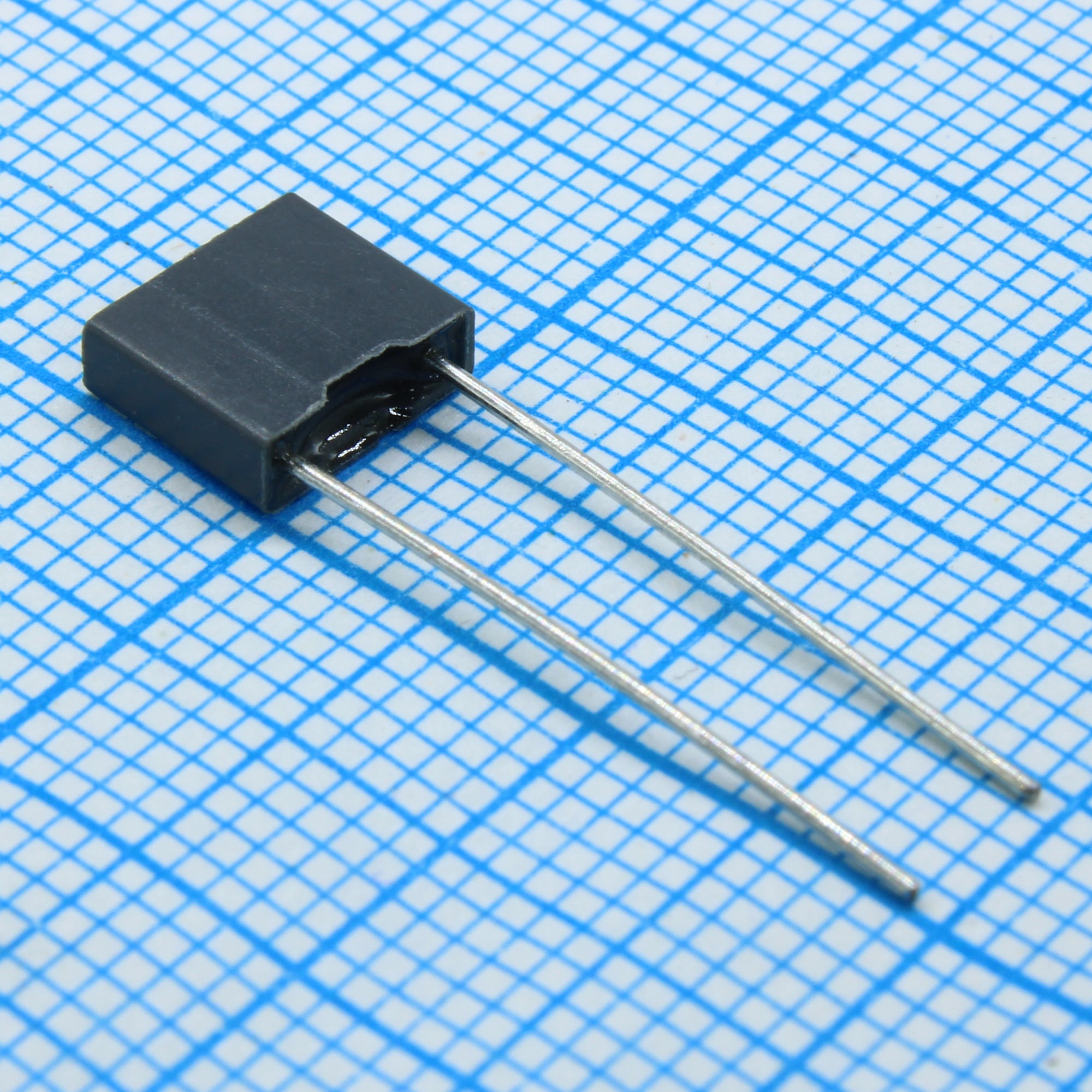 TS05S01J104KAB0B0R - Конденсатор металлоплёночный полиэтилентерефталатный 0.1мкФ 63В ±10% (7.2х2.5х6.5мм) шаг выводов 5мм 125°С автомобильного применения лента на катушке