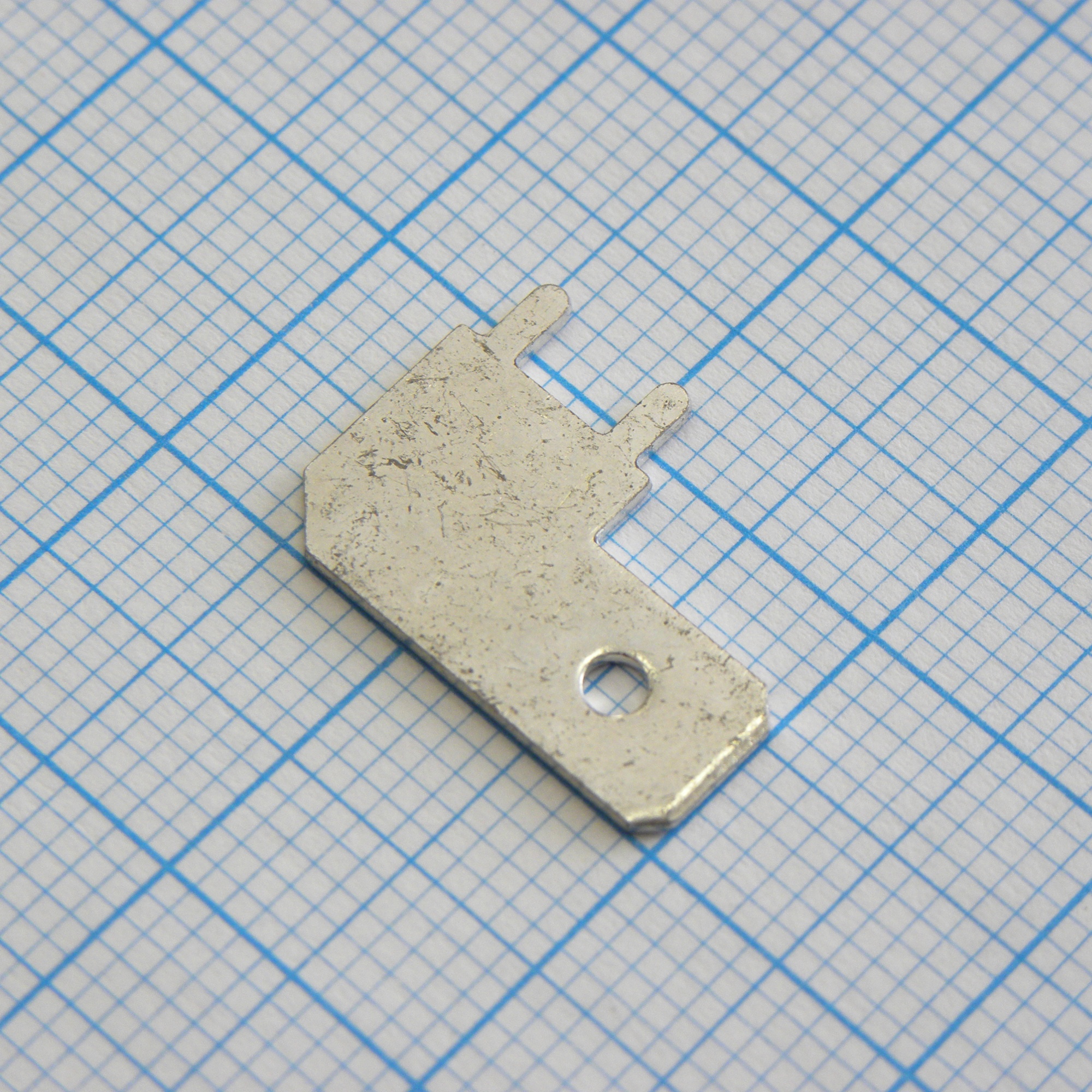 Контакт штыревой угл. DJ617-6.3мм на пл. - Контакт штыревой угловой 6.3мм с отверстием на плату (шаг 5 мм)