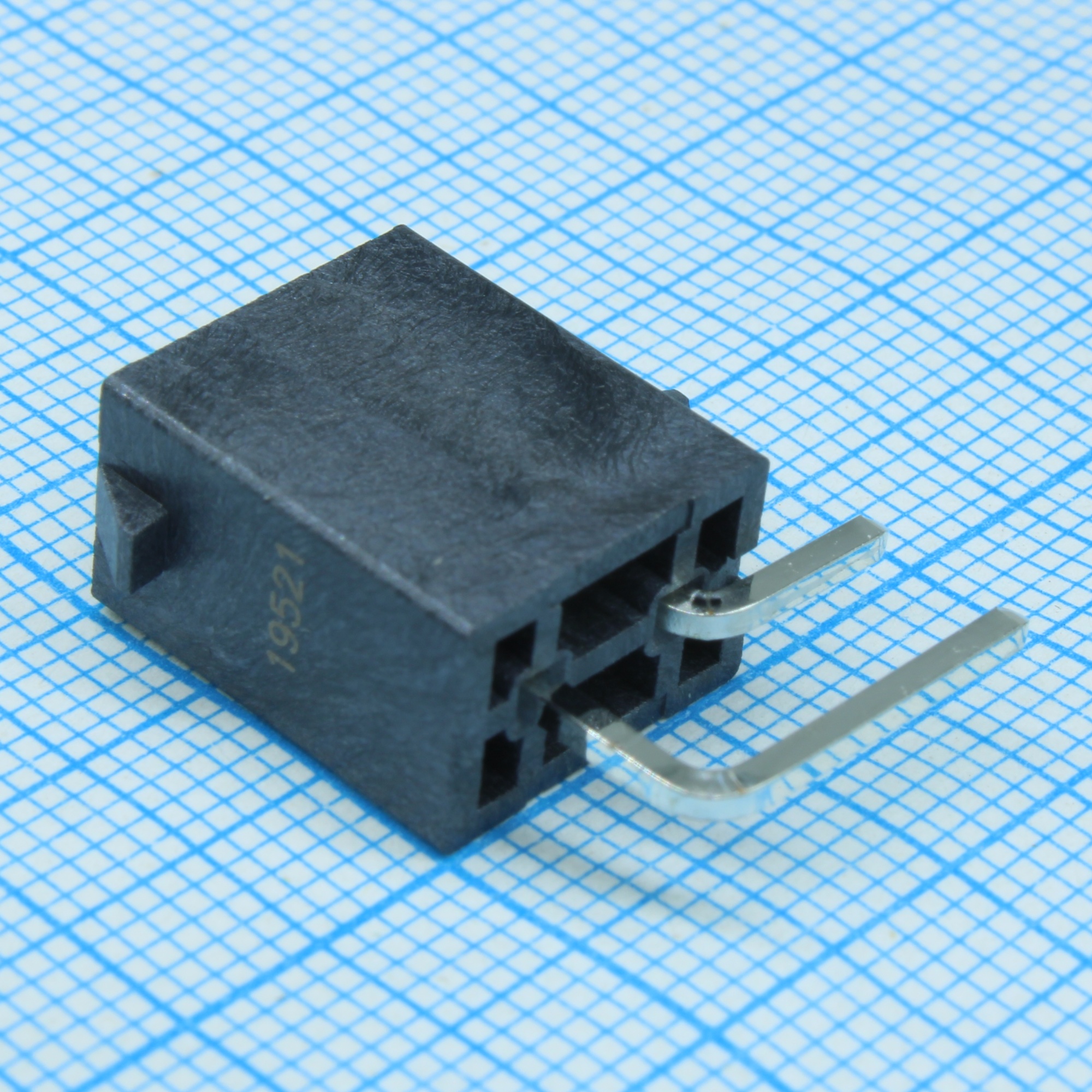 768250002 - Разъем типа провод-плата, 2 контакта 5.7мм угловой 1 порт монтаж в отверстие лоток