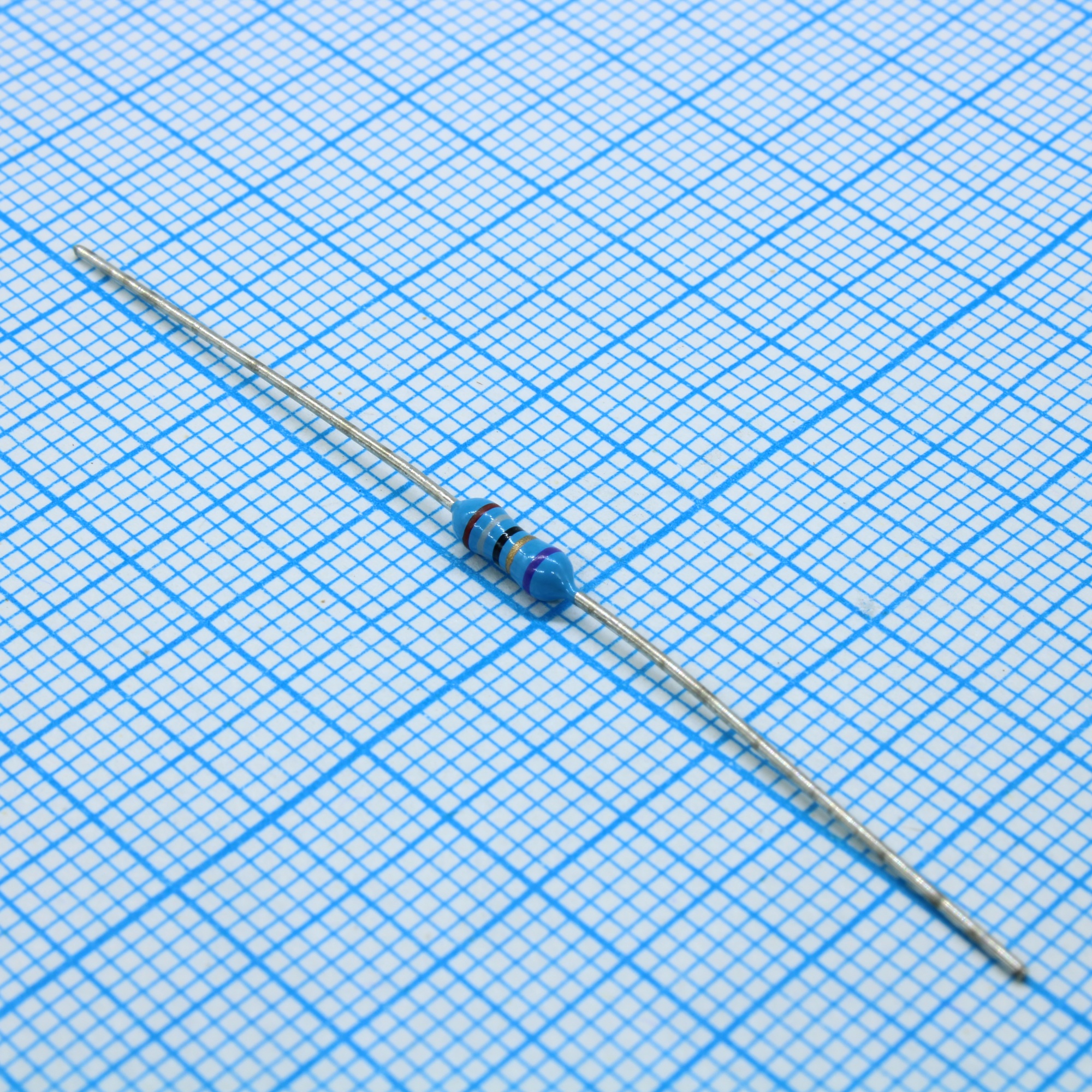 YR1B28RCC - Резистор металлический прецизионный 28Ом ±0.1% 0.25Вт ±15ppm/°C аксиальный