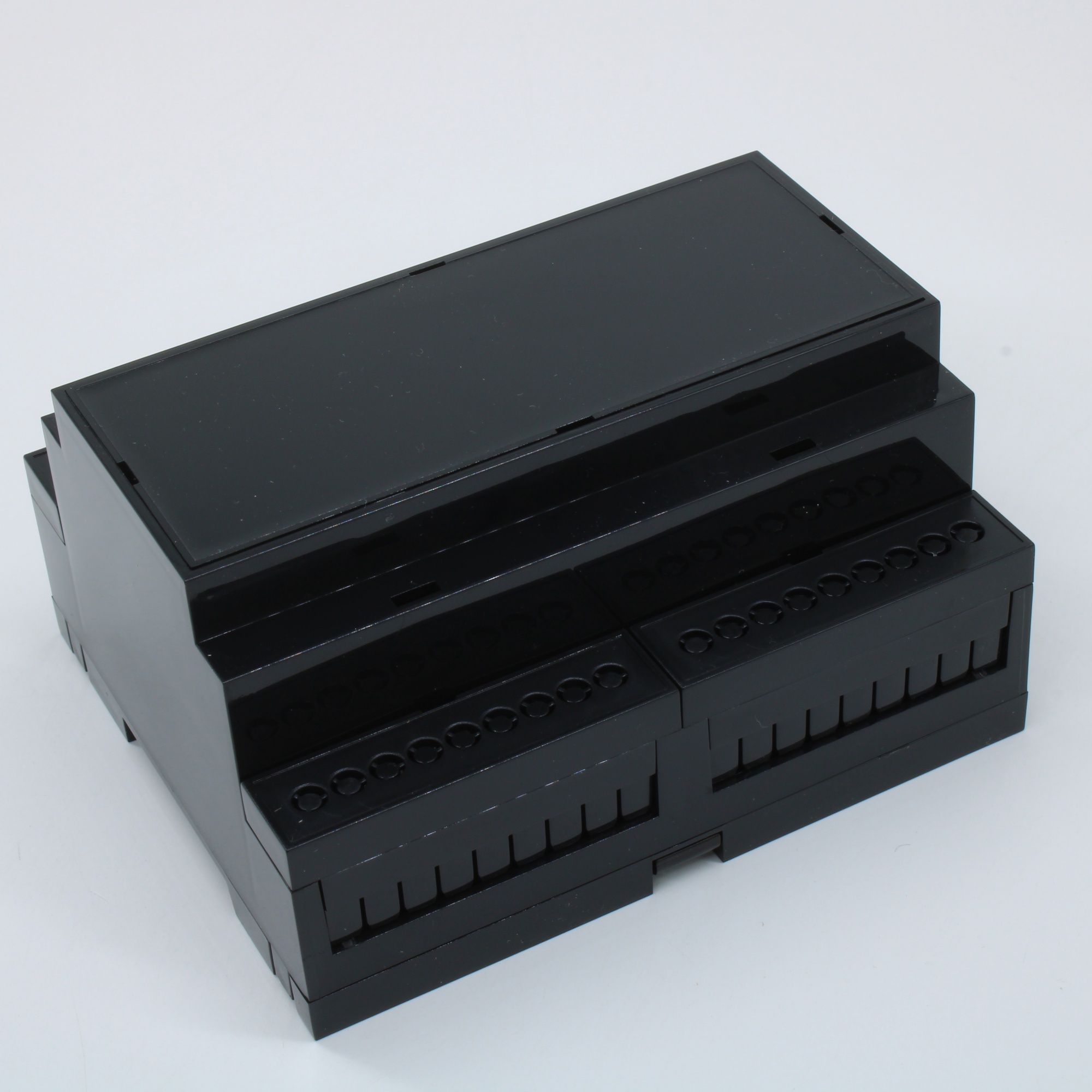 D6MG-BK - Пластиковый корпус на DIN рейку, черный