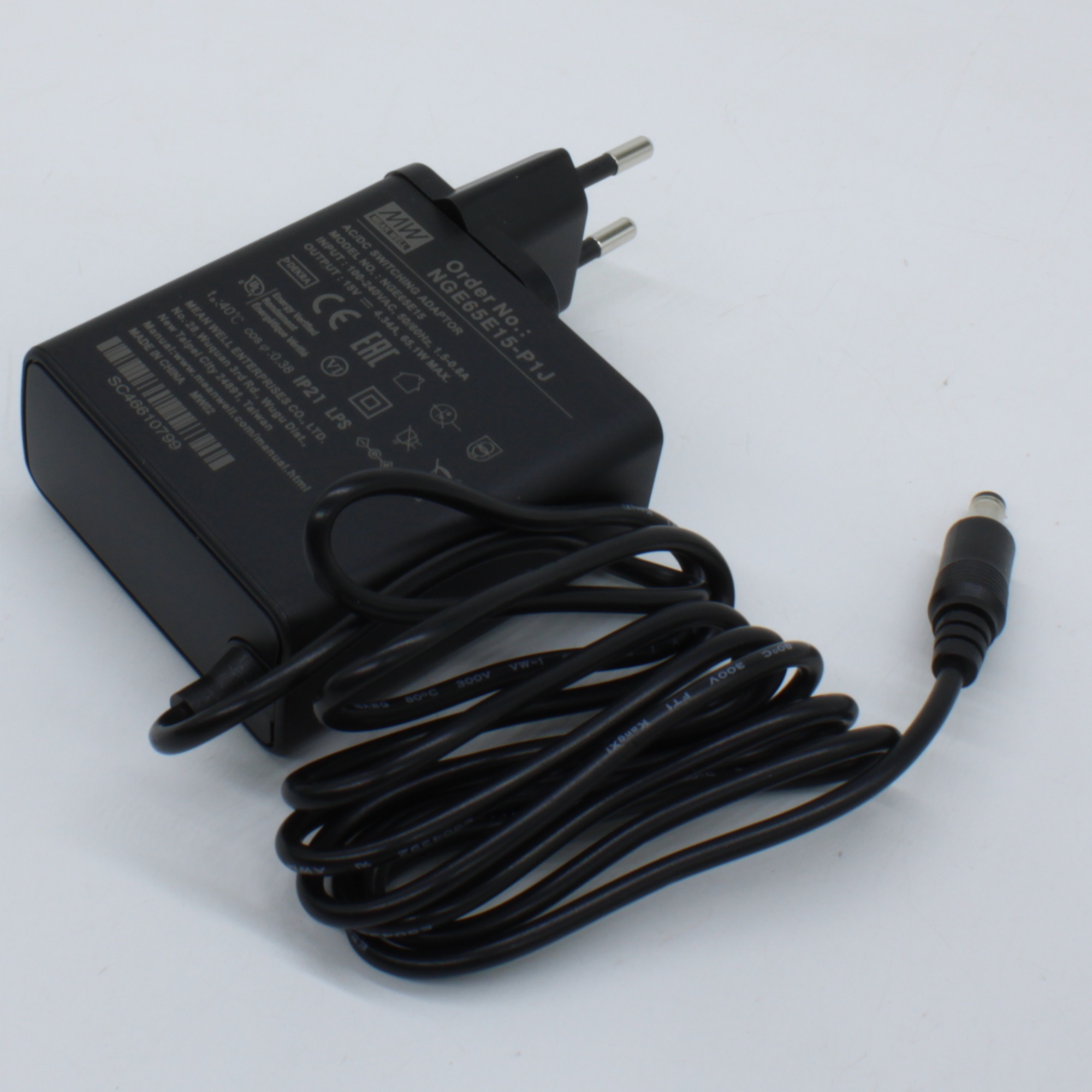 NGE65E15-P1J - AC-DC, 65.1Вт, сетевой адаптер, выход 15В/4.34А, вход 80...264В AC, 47...63 Гц, изоляция 4000B DC, 2xMOPP, 62x30*x65мм, -30...+70C, евровилка, выходной разъем 11мм, диам. 5.5х2.1мм