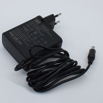 NGE65E15-P1J - AC-DC, 65.1Вт, сетевой адаптер, выход 15В/4.34А, вход 80...264В AC, 47...63 Гц, изоляция 4000B DC, 2xMOPP, 62x30*x65мм, -30...+70C, евровилка, выходной разъем 11мм, диам. 5.5х2.1мм