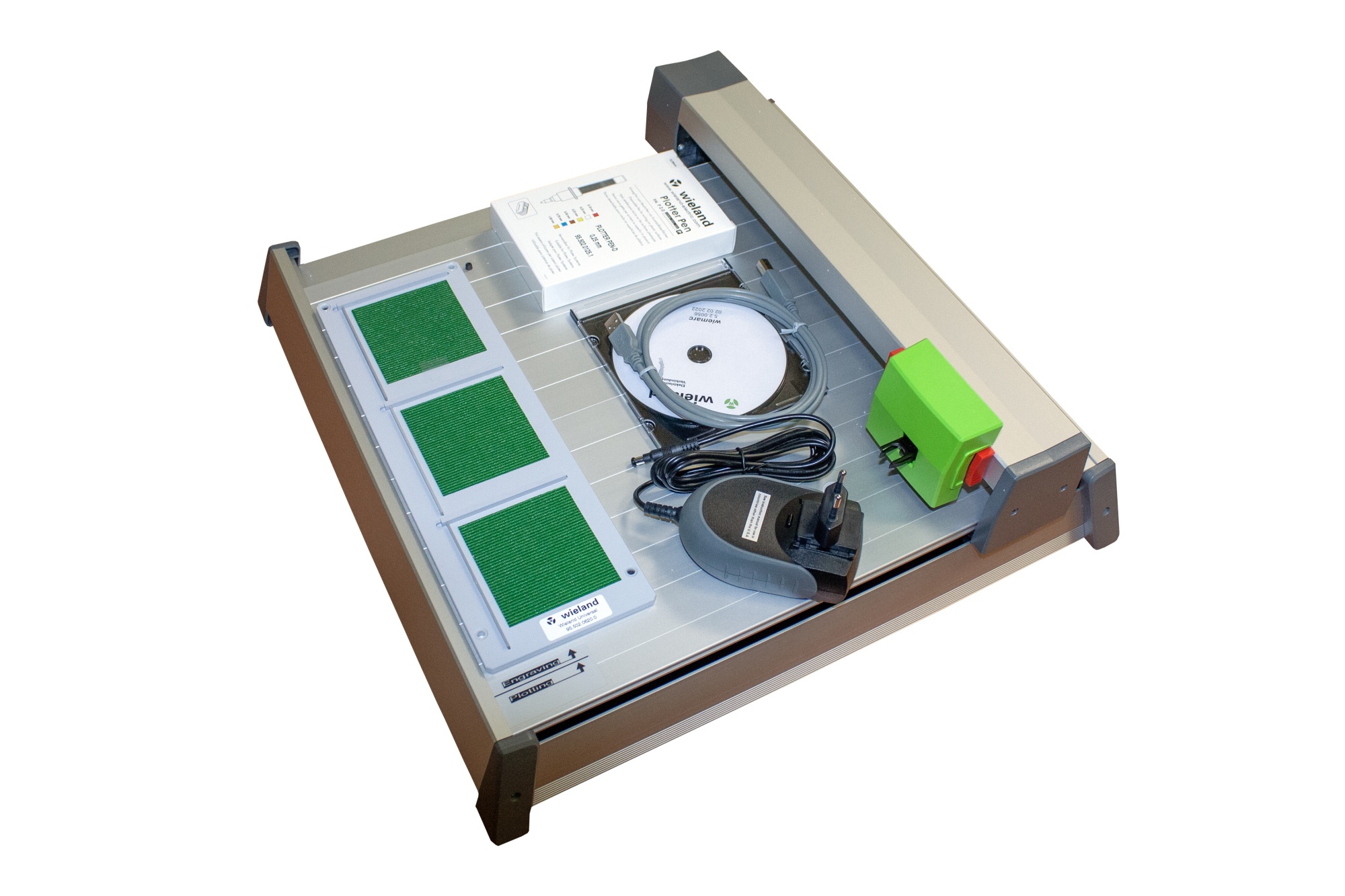 wieplot Basic 95.502.0607.0 - Плоттер wieplot BASIC, комплект: плоттер, data кабель, 1 подложка для шильдиков, не заправляемое перо с чернилами 0,25 мм, блок питания, чехол для принтера, диск с ПО