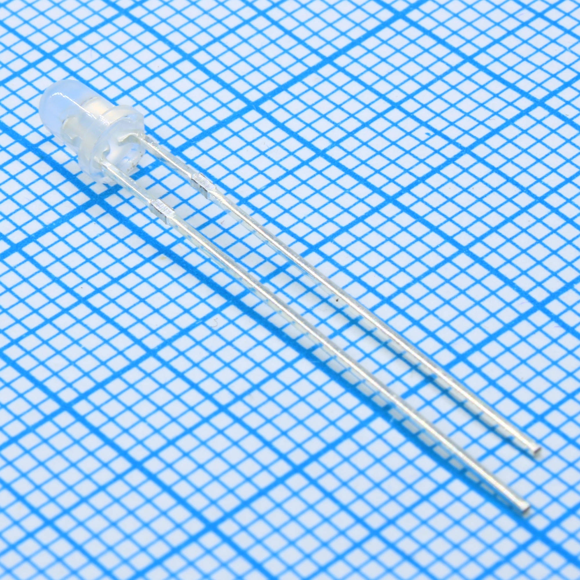 FYL-3017EGW1A - Светодиод 3мм/оранжевый/622нм/30мкд - зеленый/572нм/25мкд/белый матовый/160° bi