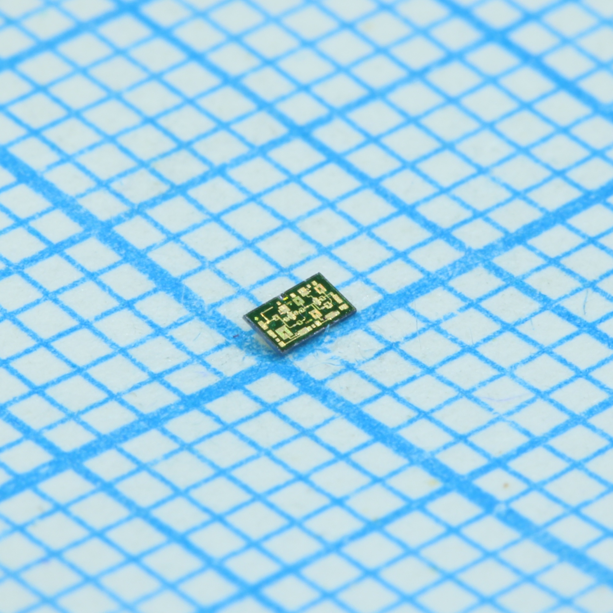 HMC564 - РЧ-усилитель малошумящий 14ГГц питание 3.5В 24-Pin CLLCC EP лента на катушке