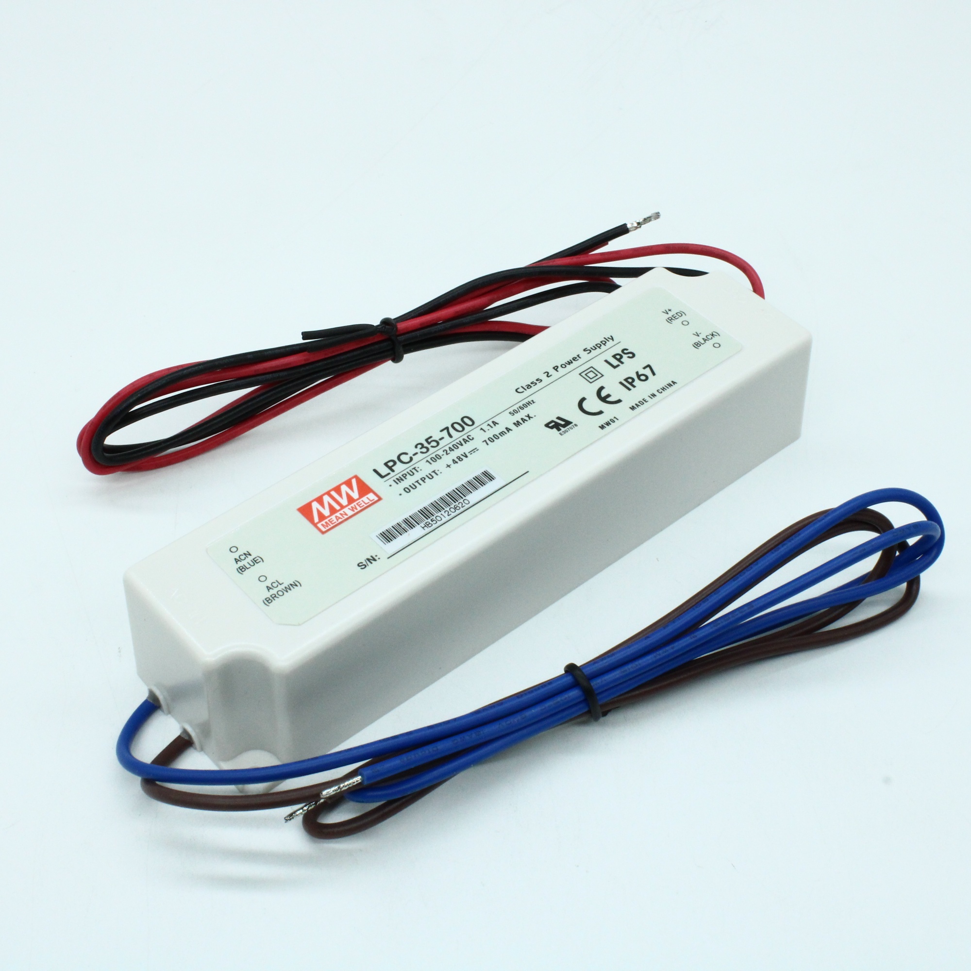 LPC-35-700 - AC-DC, 33,6Вт, стабилизация тока, IP67, вход 90…264В AC, выход 700мА/9…48В, изоляция 3000В AC, в кожухе 148х40х30мм, -30…+75°С