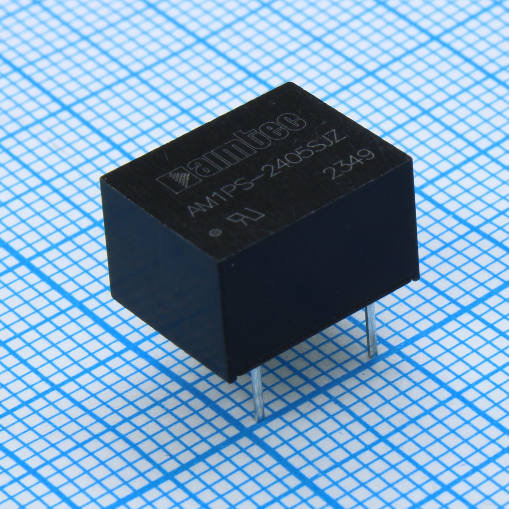 AM1PS-2405SJZ - DC/DC, 1Вт, вход 21.6…26.4В, выход 5В/0.02…0.2А, изоляция 1500В DC, КПД 79%, максимальная емкостная нагрузка не более 2400мкФ, DIP8, 12.7x10.16x8.2мм, -40…105°C, пластик