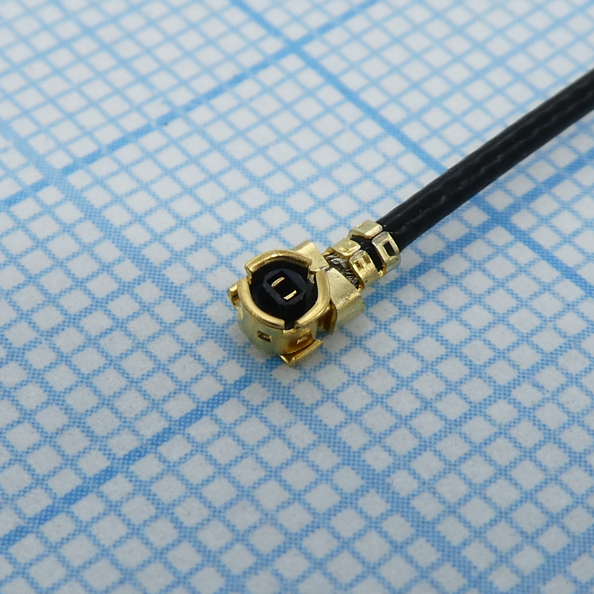 1052630001 - Антенна внутренняя 6 диапазонов 824-2690МГц, кабель 100мм