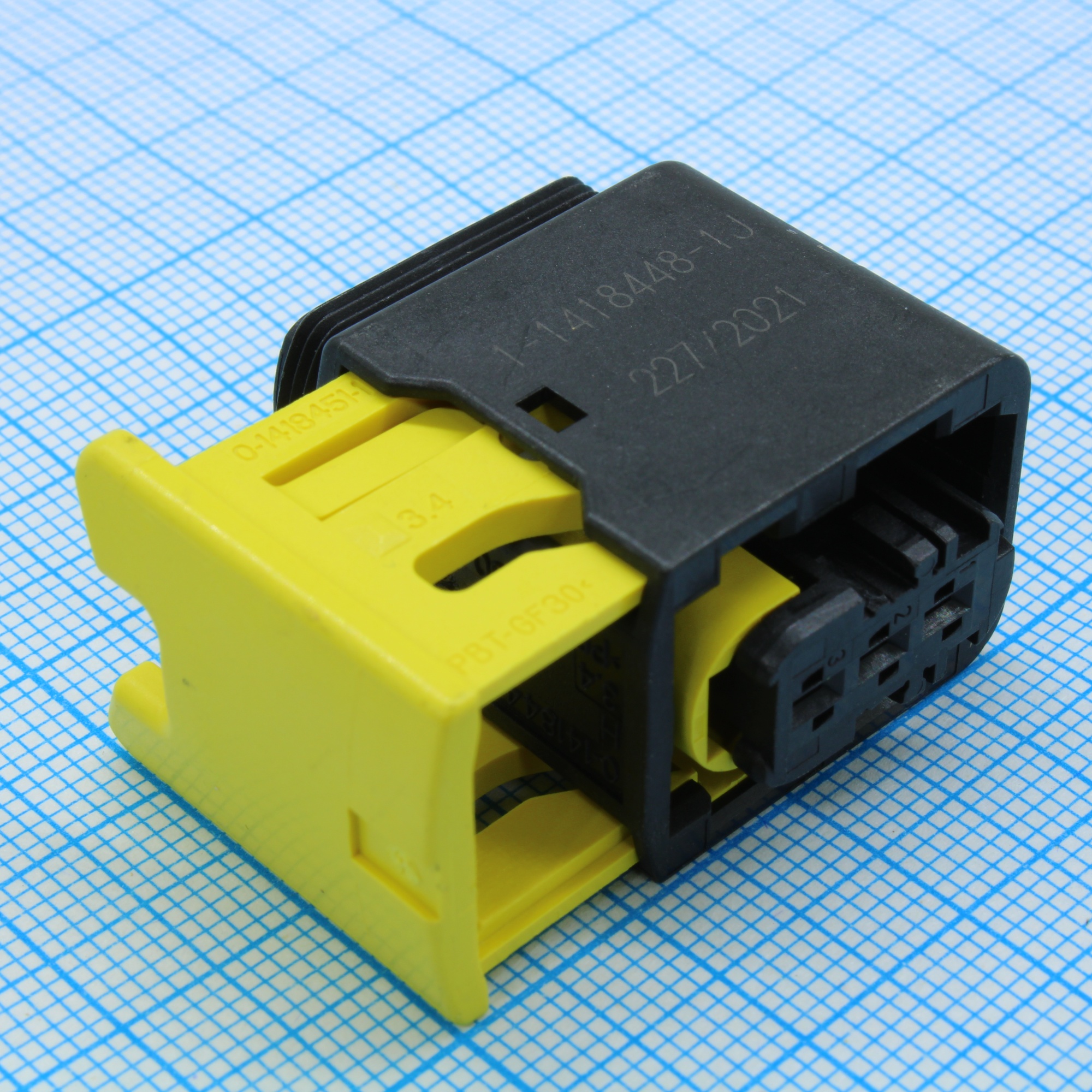 1-1418448-1 - Корпус разъема RCP 3 контакта шаг 4мм черный монтаж на кабель