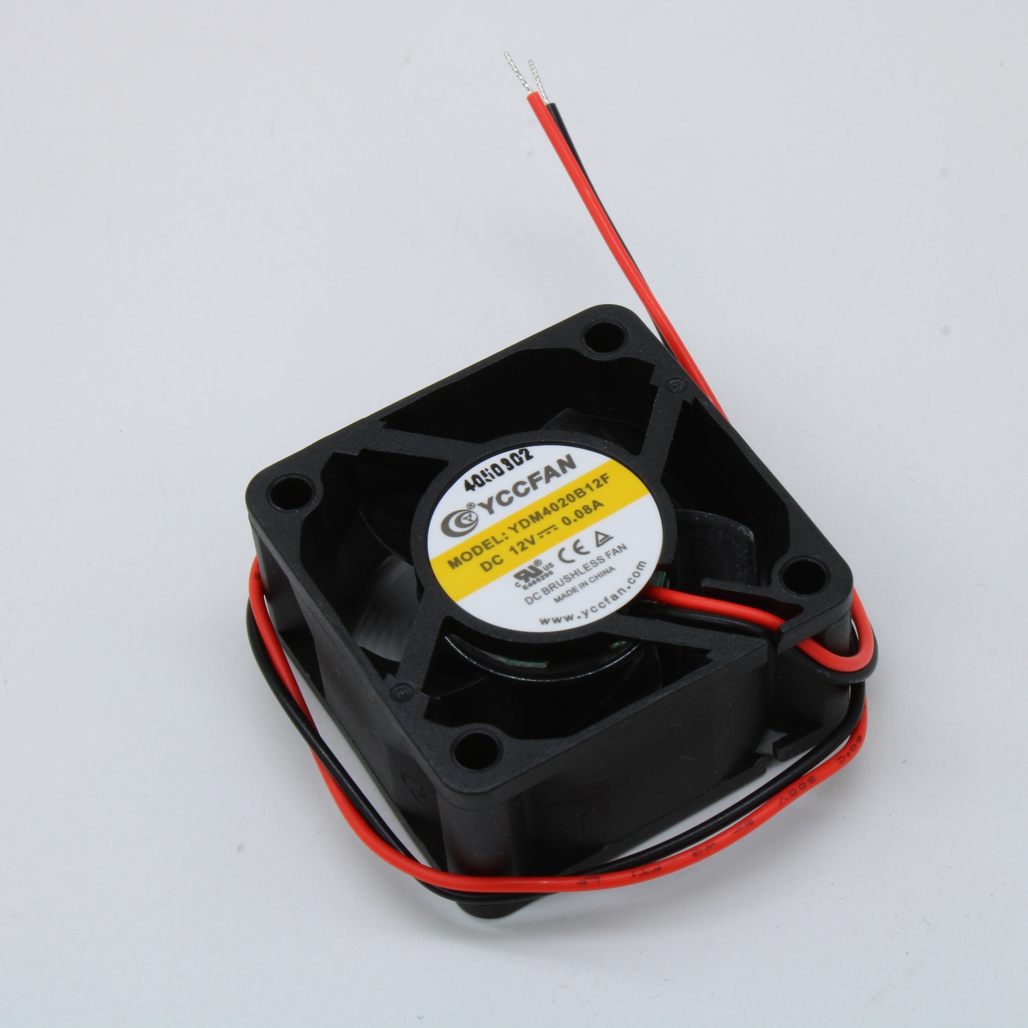 YDM4020B12F - Вентилятор 12В 40х40x20 B, 0.72Вт, 5500 об/мин, 11.6м3/час, 21.2дБ, подшипник качения, тип вывода - провод